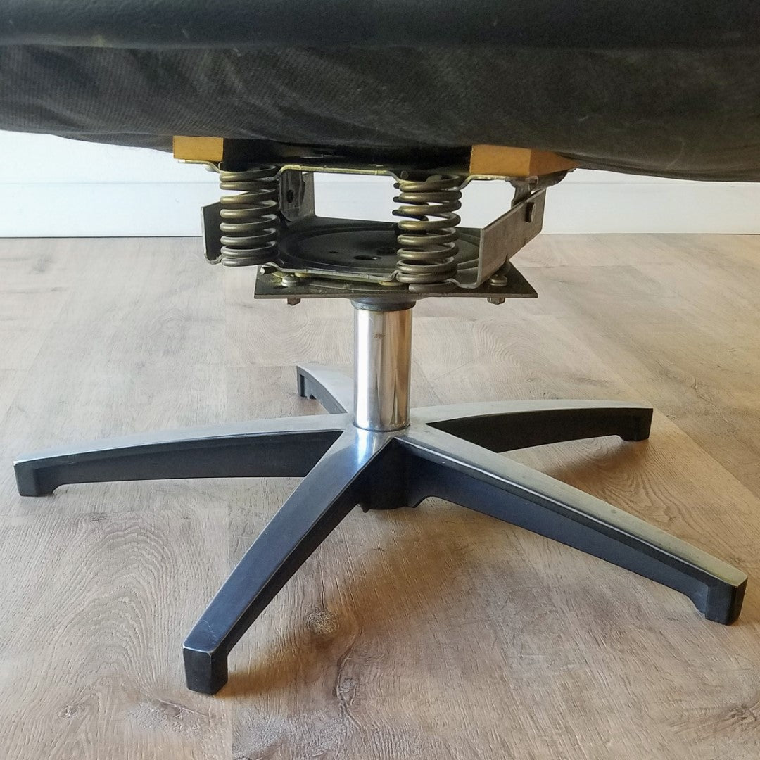 Georg Thams Swivel Chair