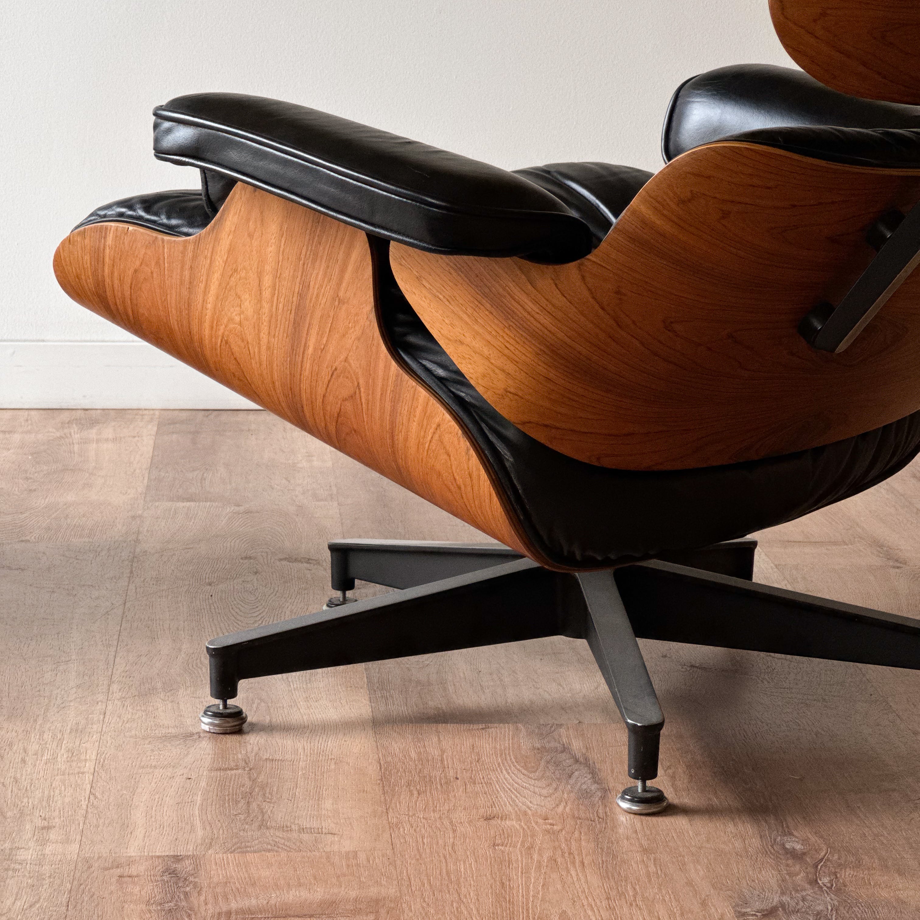 Eames Lounge Chair + Ottoman, 670+671
