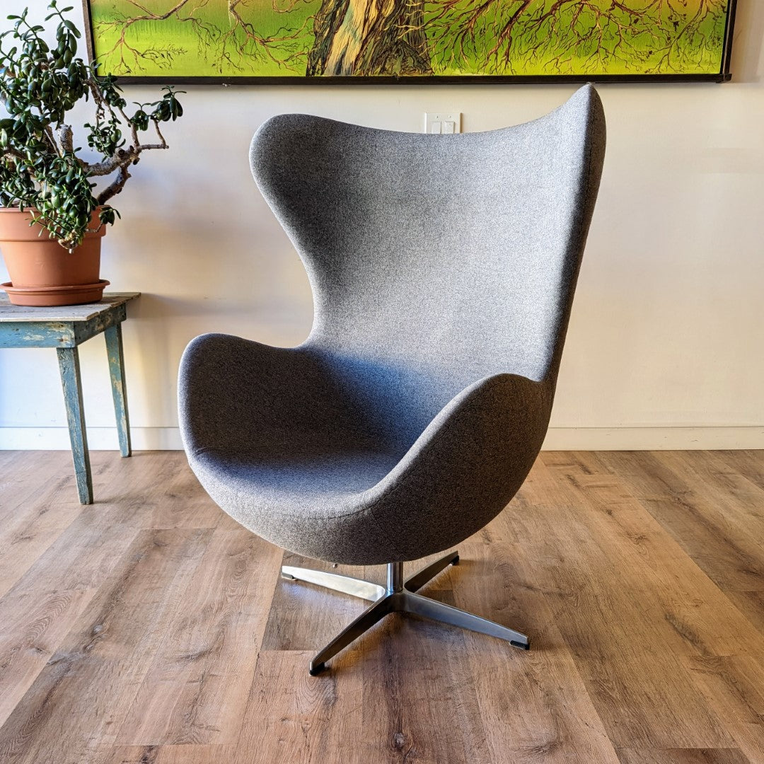 Arne Jacobsen 'Egg' Chair, replica