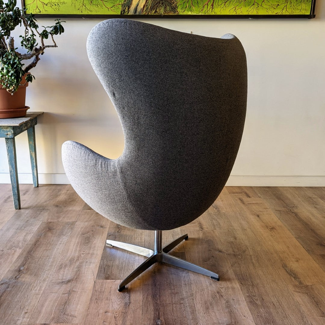 Arne Jacobsen 'Egg' Chair, replica