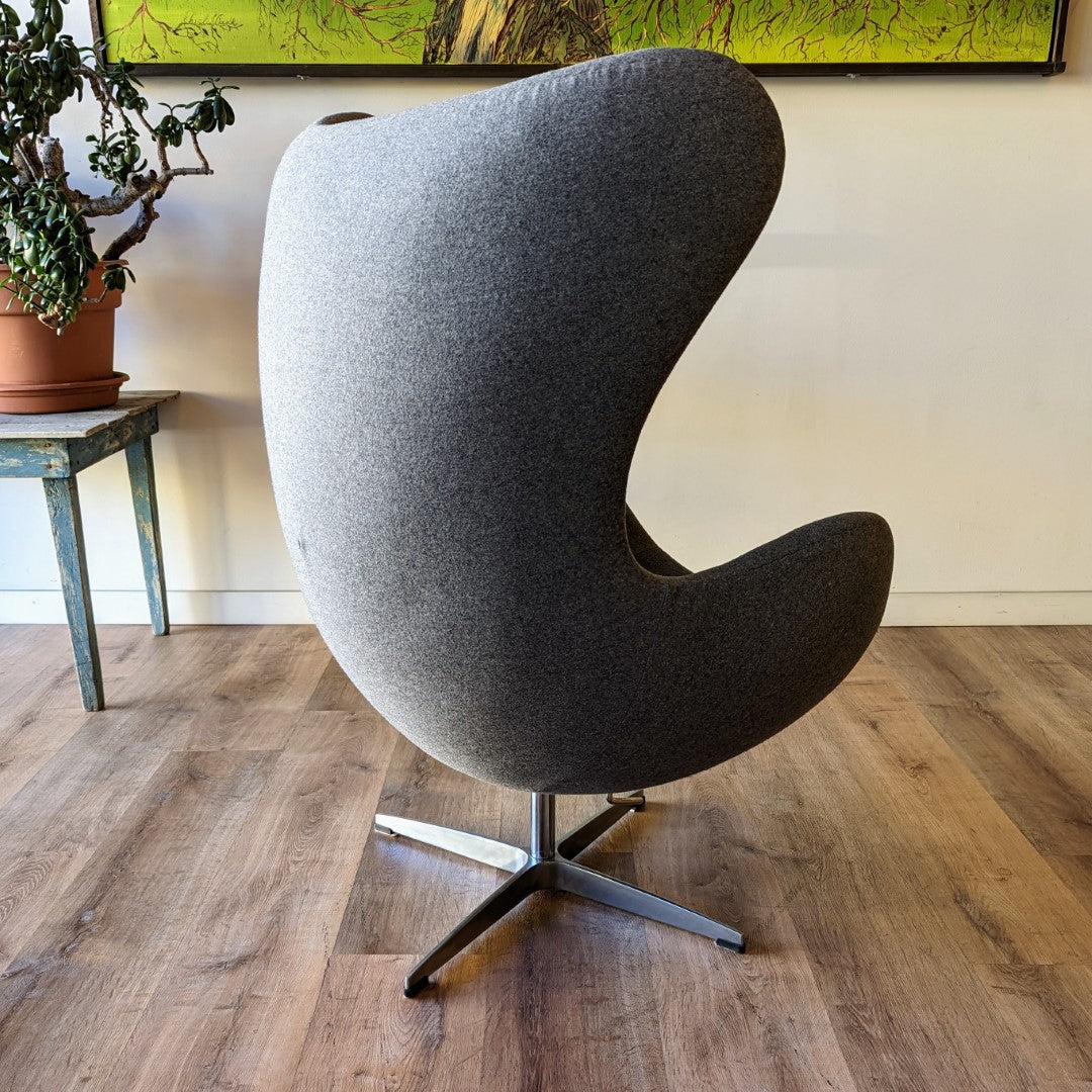 Arne Jacobsen 'Egg' Chair, replica