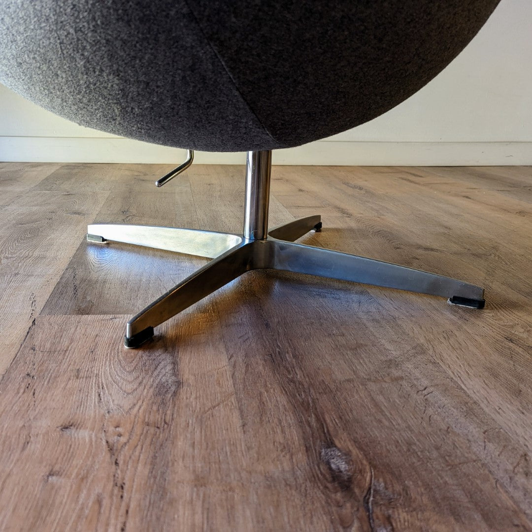 Arne Jacobsen 'Egg' Chair, replica