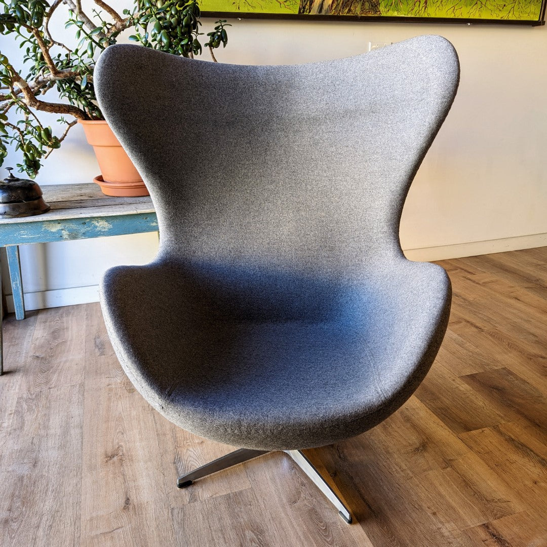 Arne Jacobsen 'Egg' Chair, replica