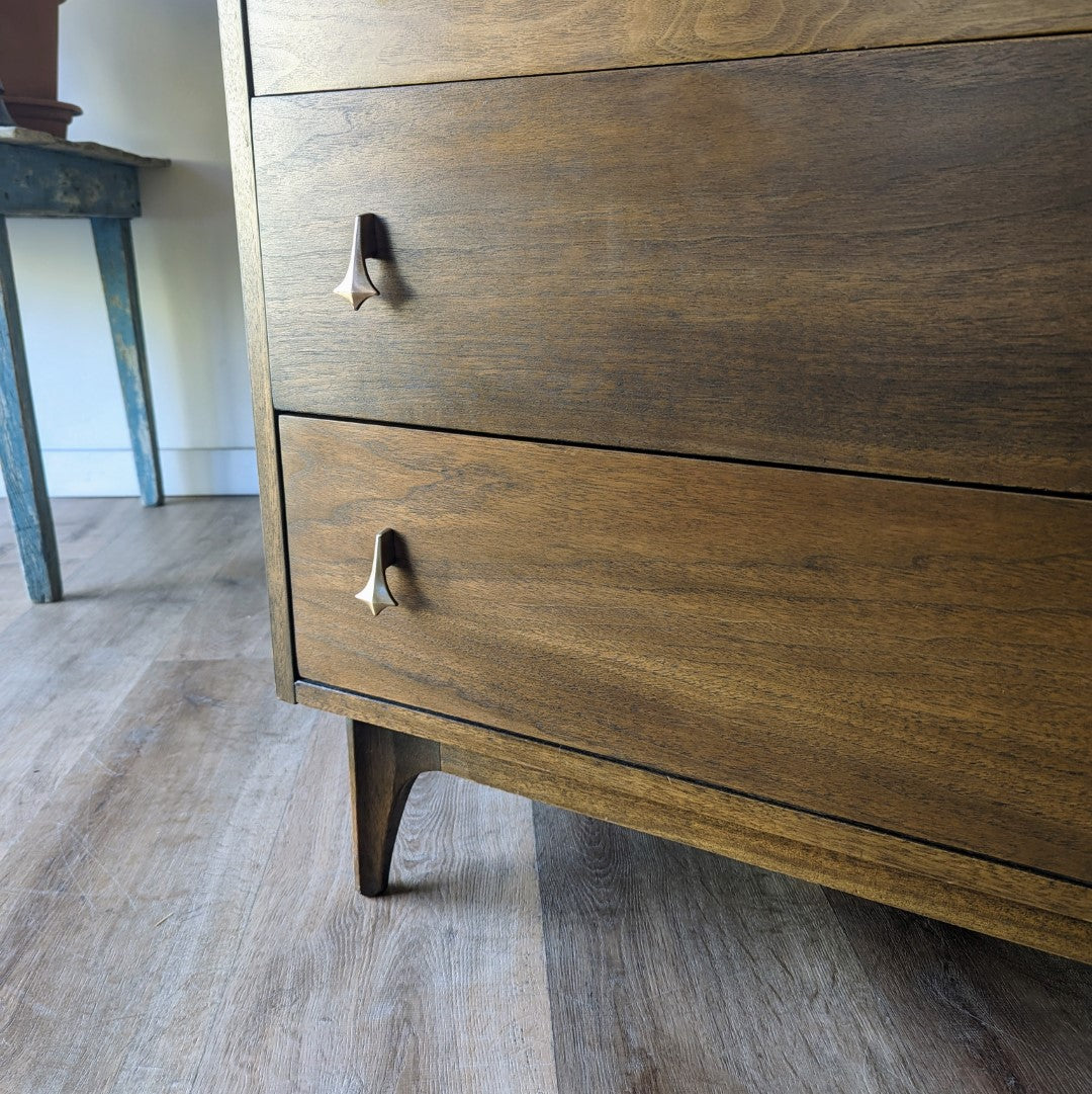 Broyhill 'Brasilia' Chest of Drawers