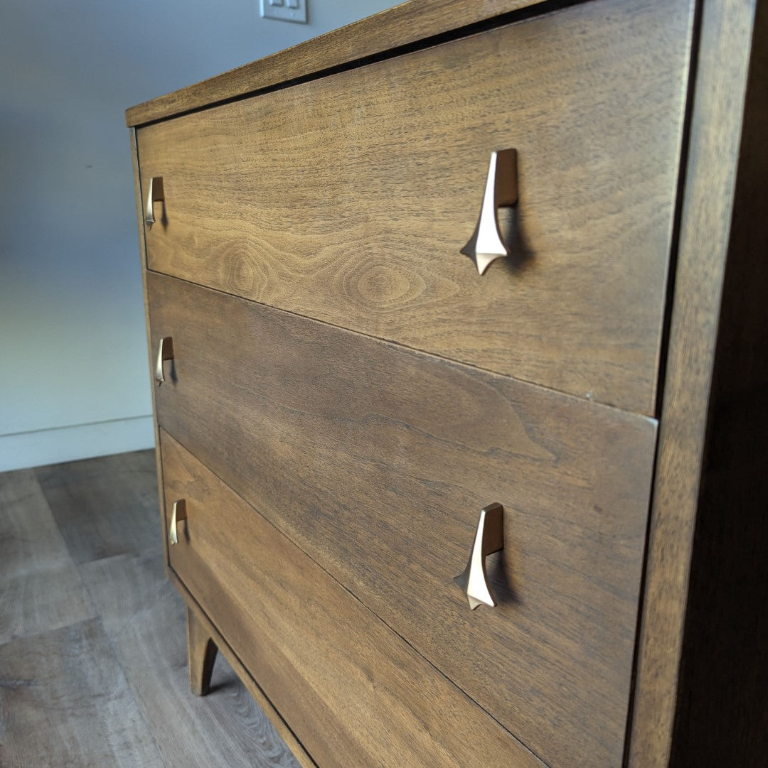 Broyhill 'Brasilia' Chest of Drawers