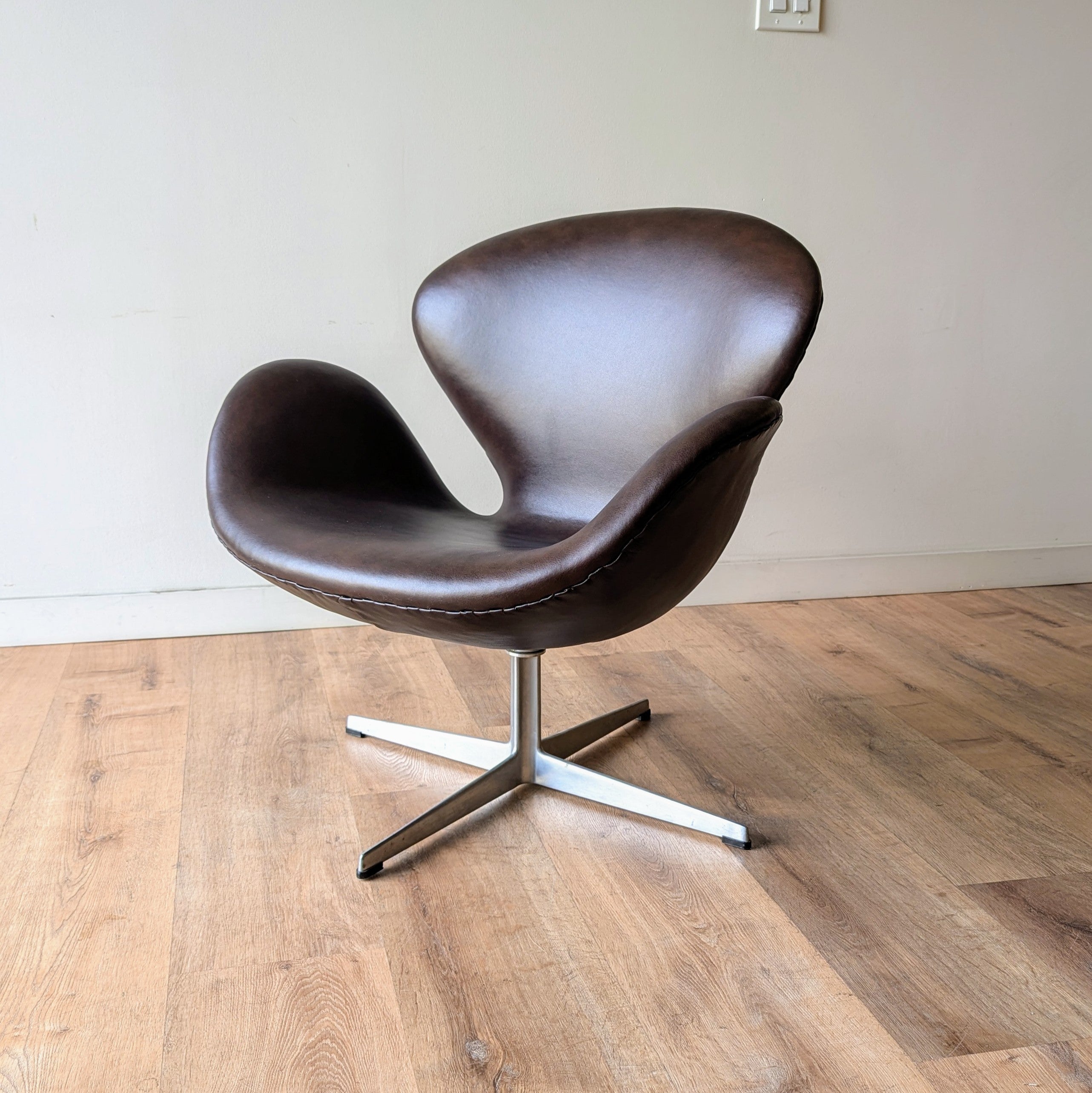 Arne Jacobsen 'Swan' Chair