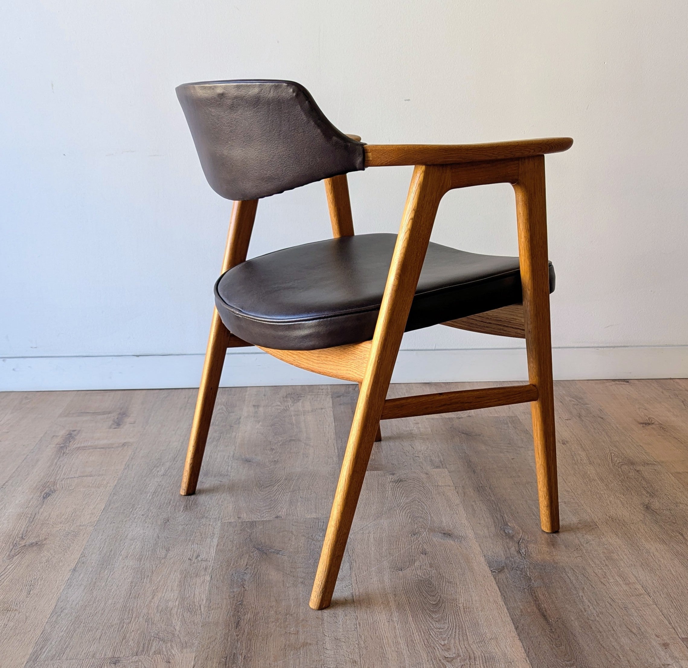 Erik Kirkegaard Arm Chair, Model 43, set of 4