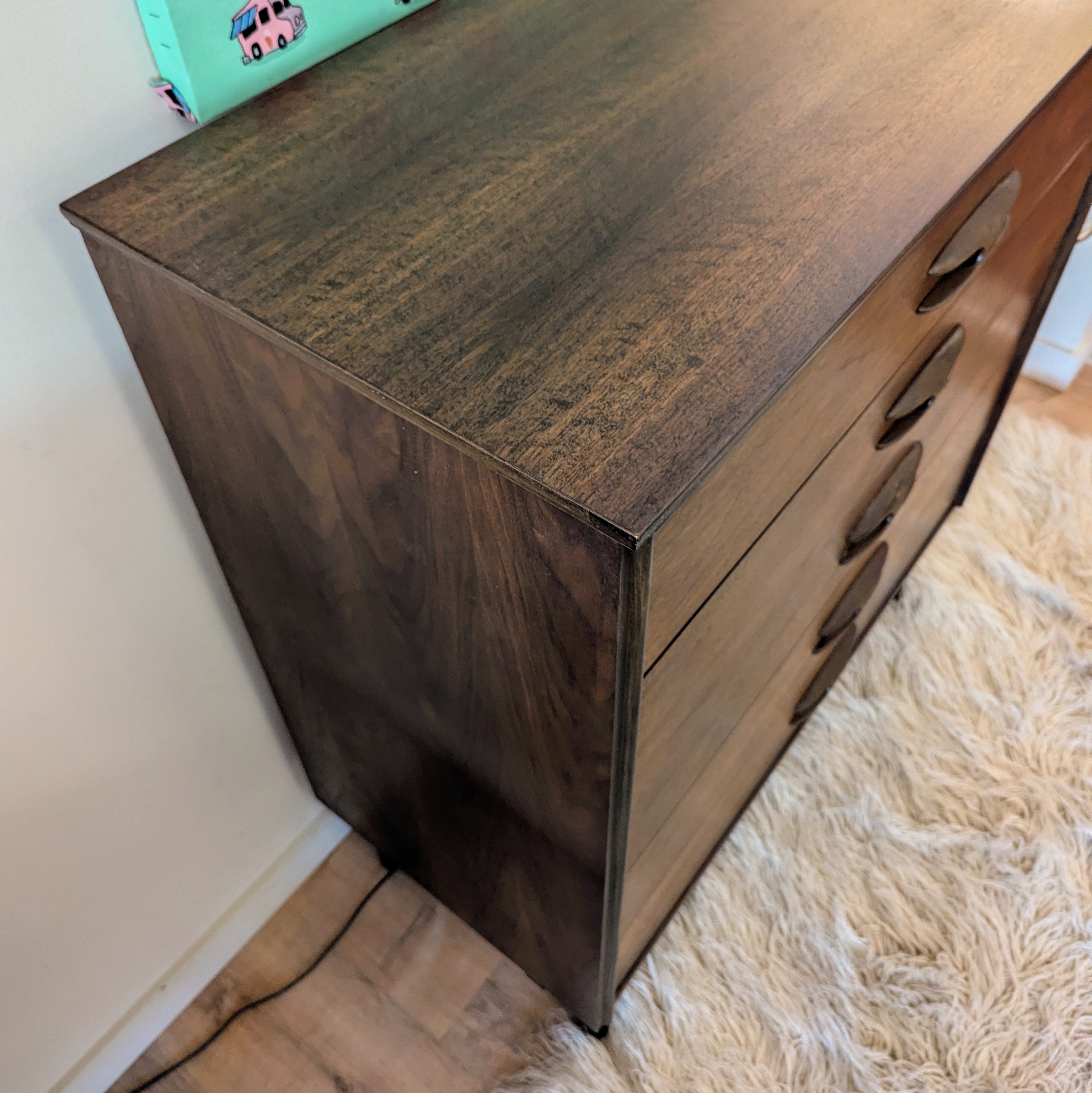Basset 'Sculptique' Dresser