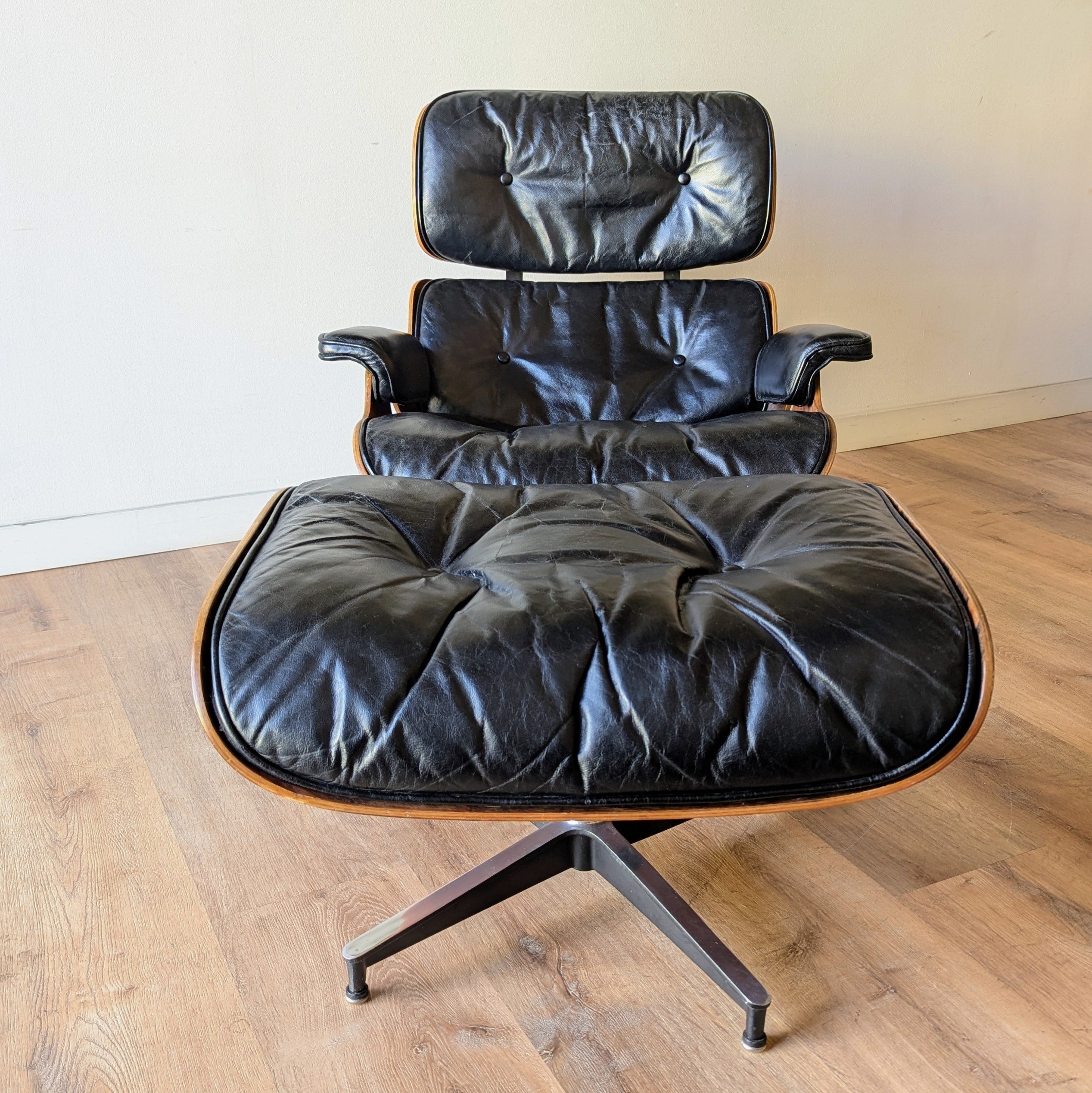 Eames Lounge Chair + Ottoman, 670+671