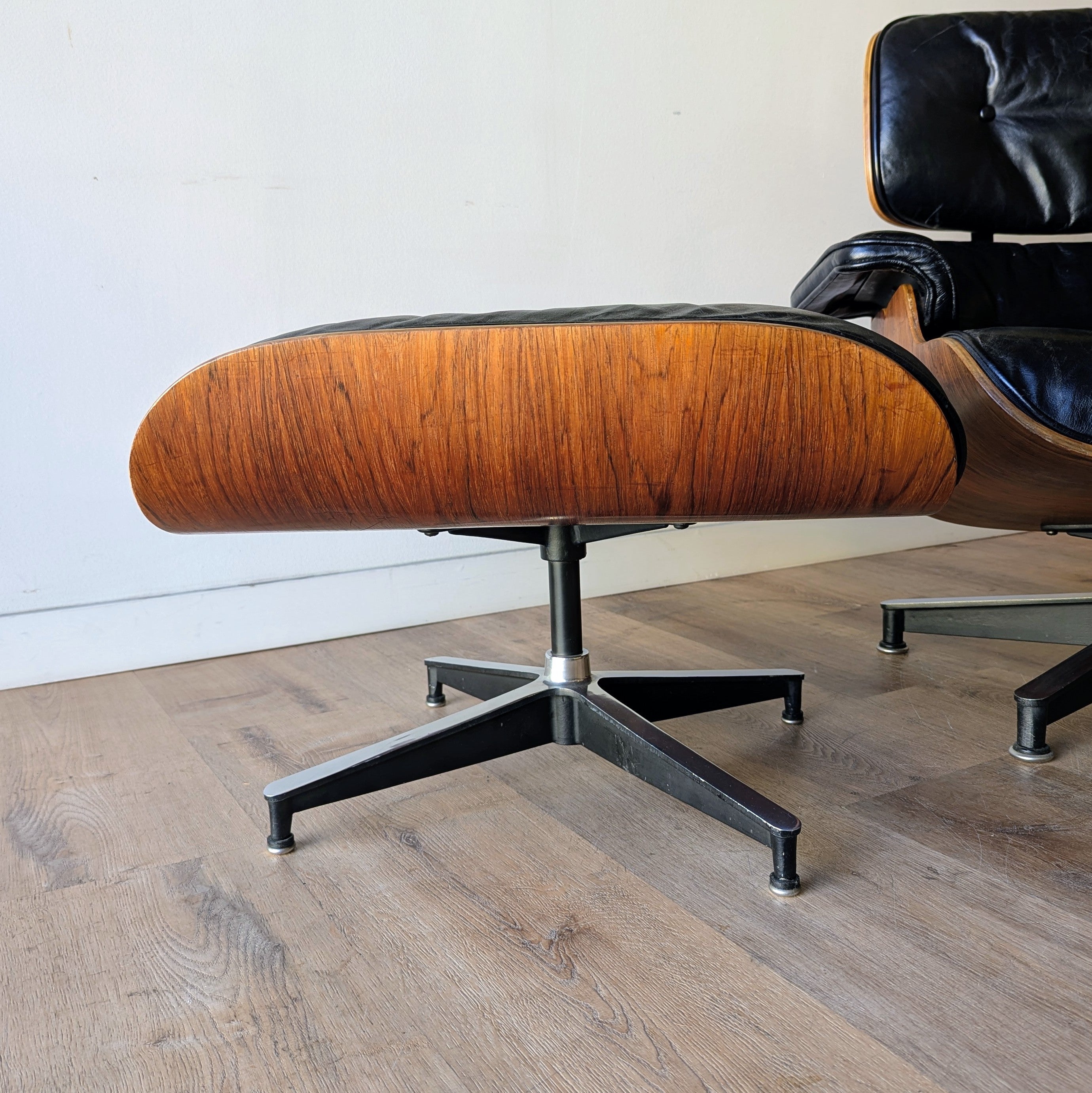 Eames Lounge Chair + Ottoman, 670+671