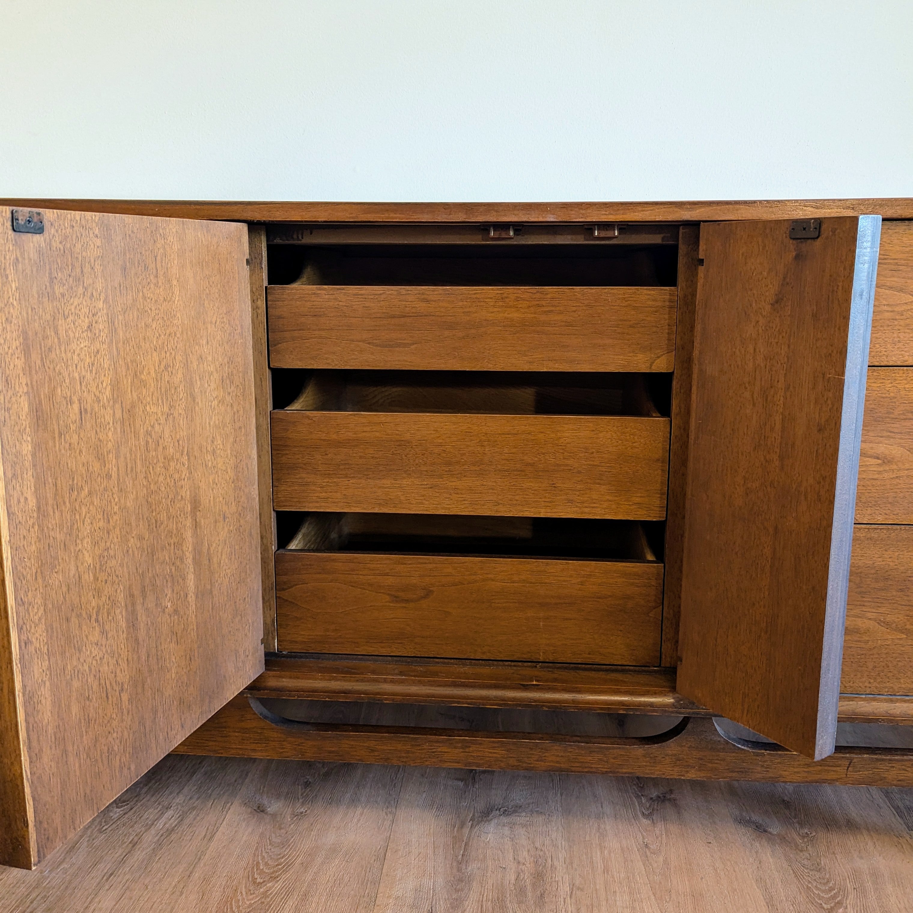 Broyhill 'Brasilia' Dresser