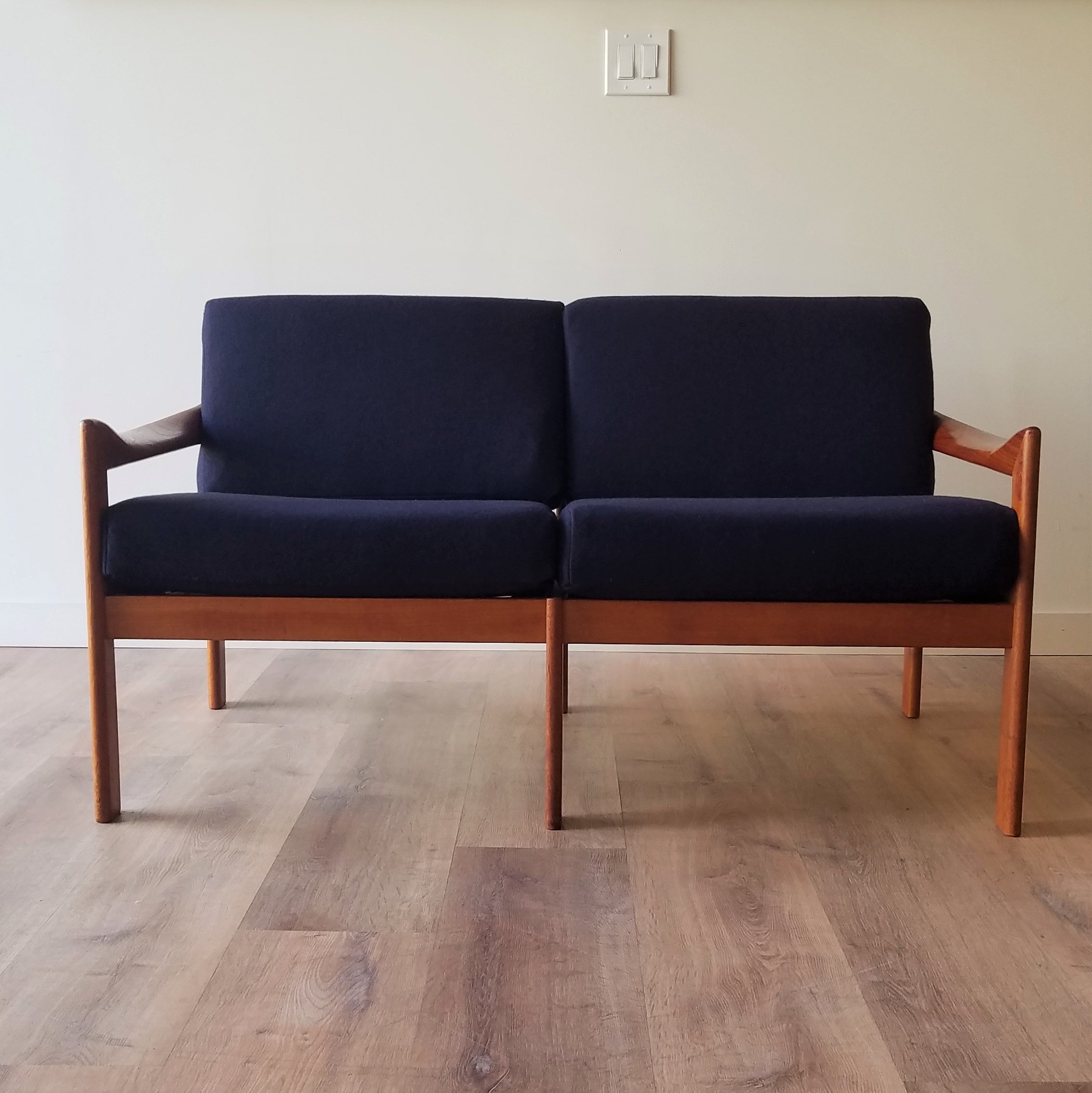 Illum Wikkelsø Loveseat