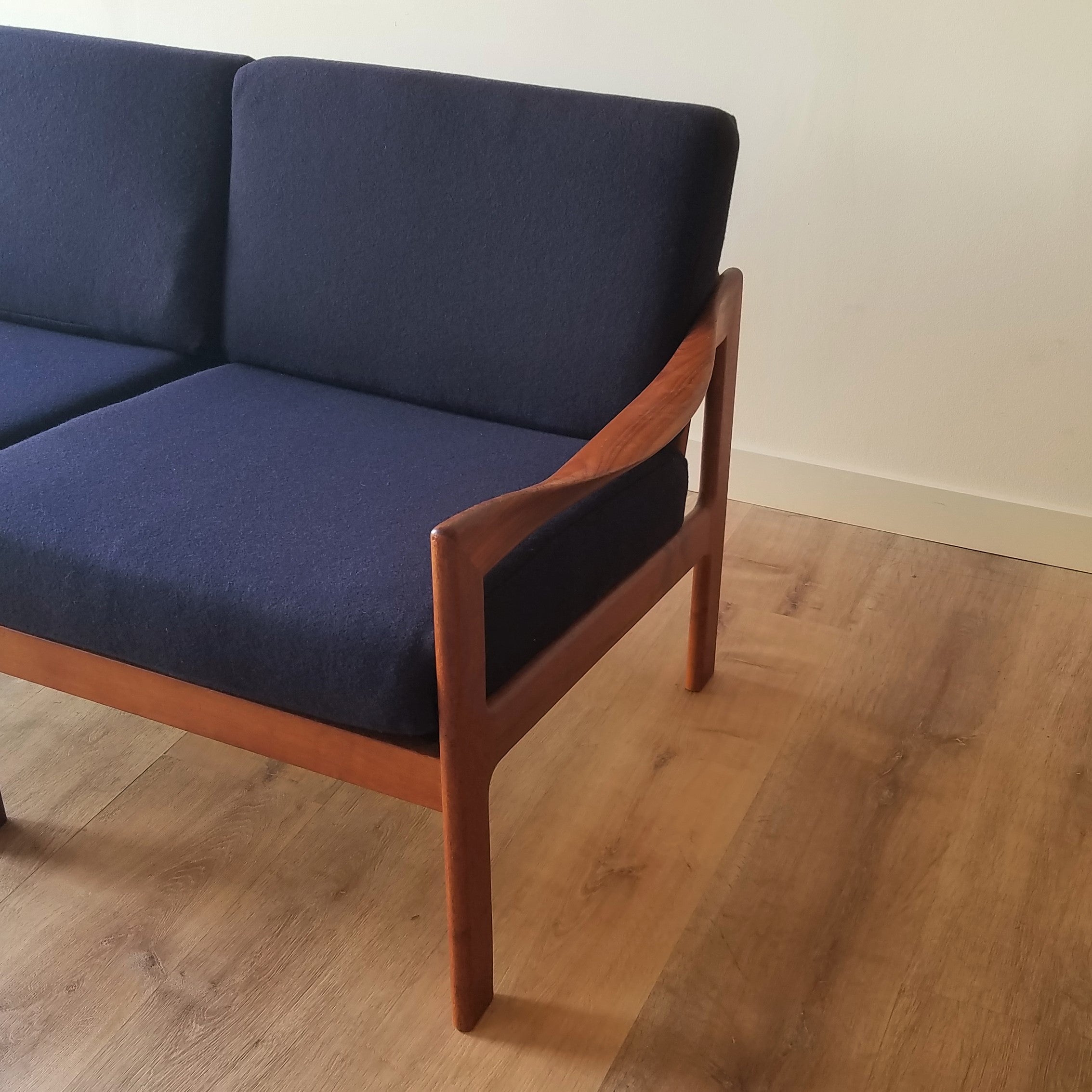 Illum Wikkelsø Loveseat
