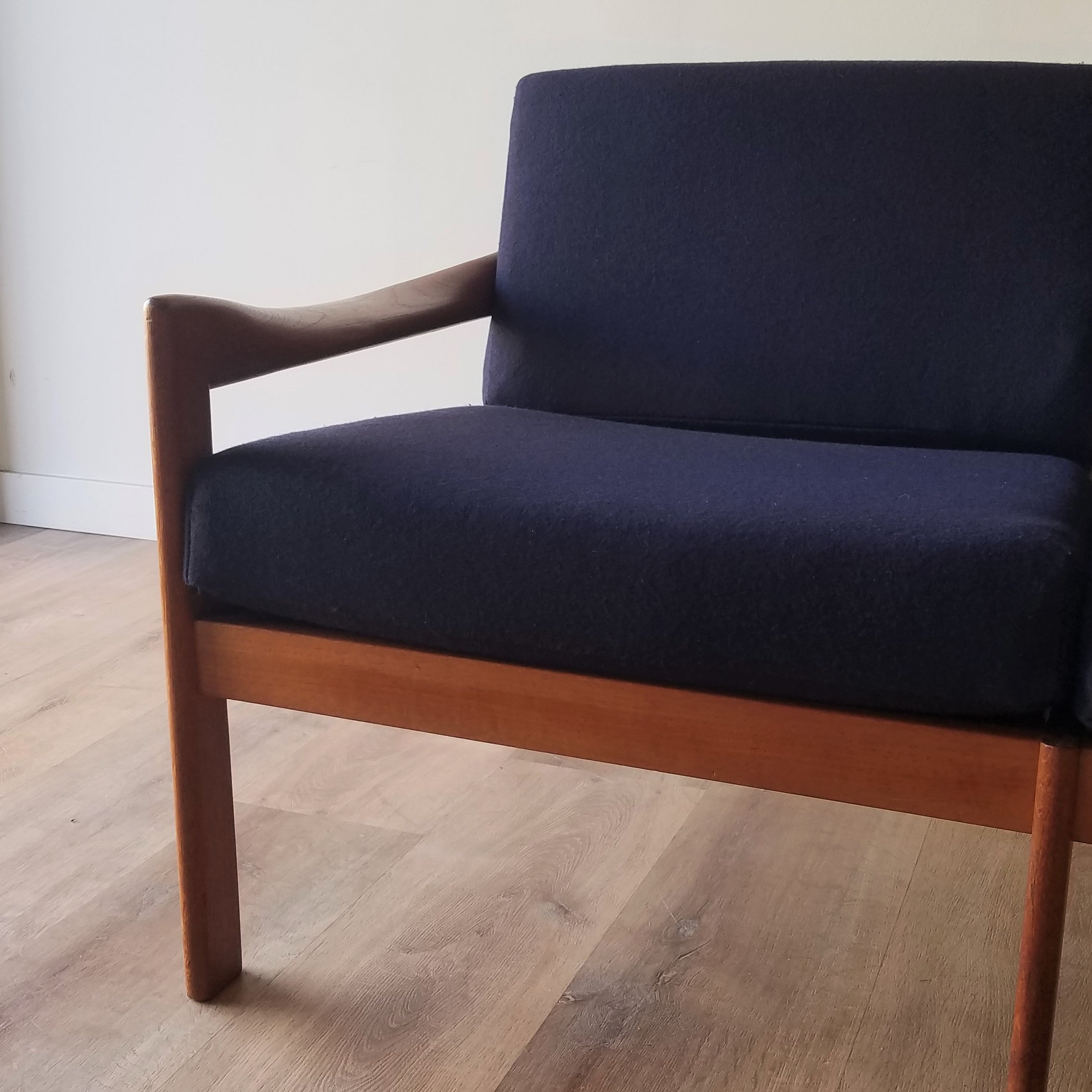 Illum Wikkelsø Loveseat