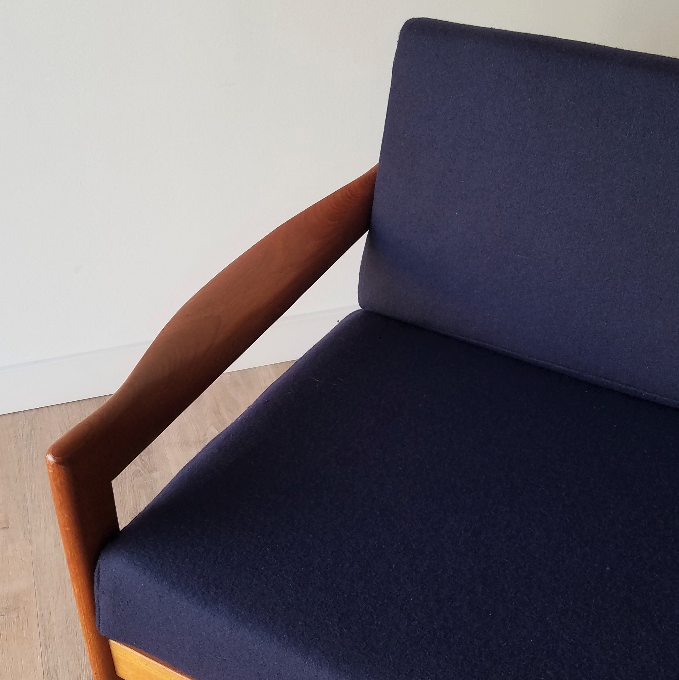 Illum Wikkelsø Loveseat