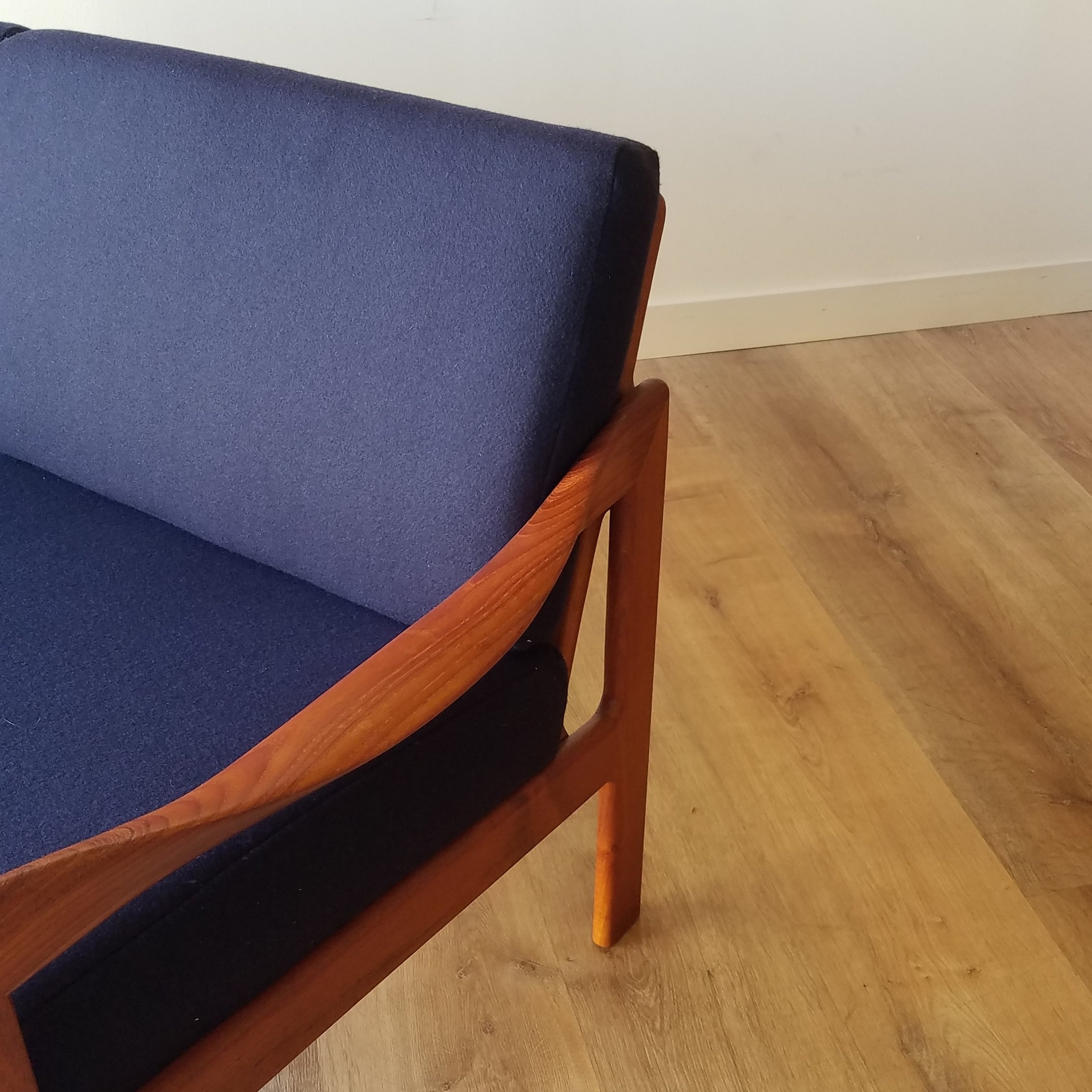 Illum Wikkelsø Loveseat