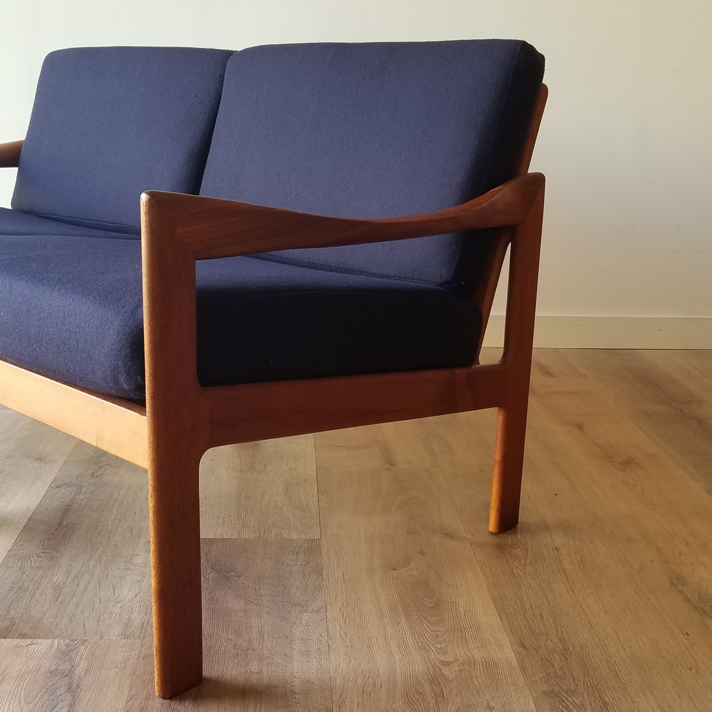 Illum Wikkelsø Loveseat