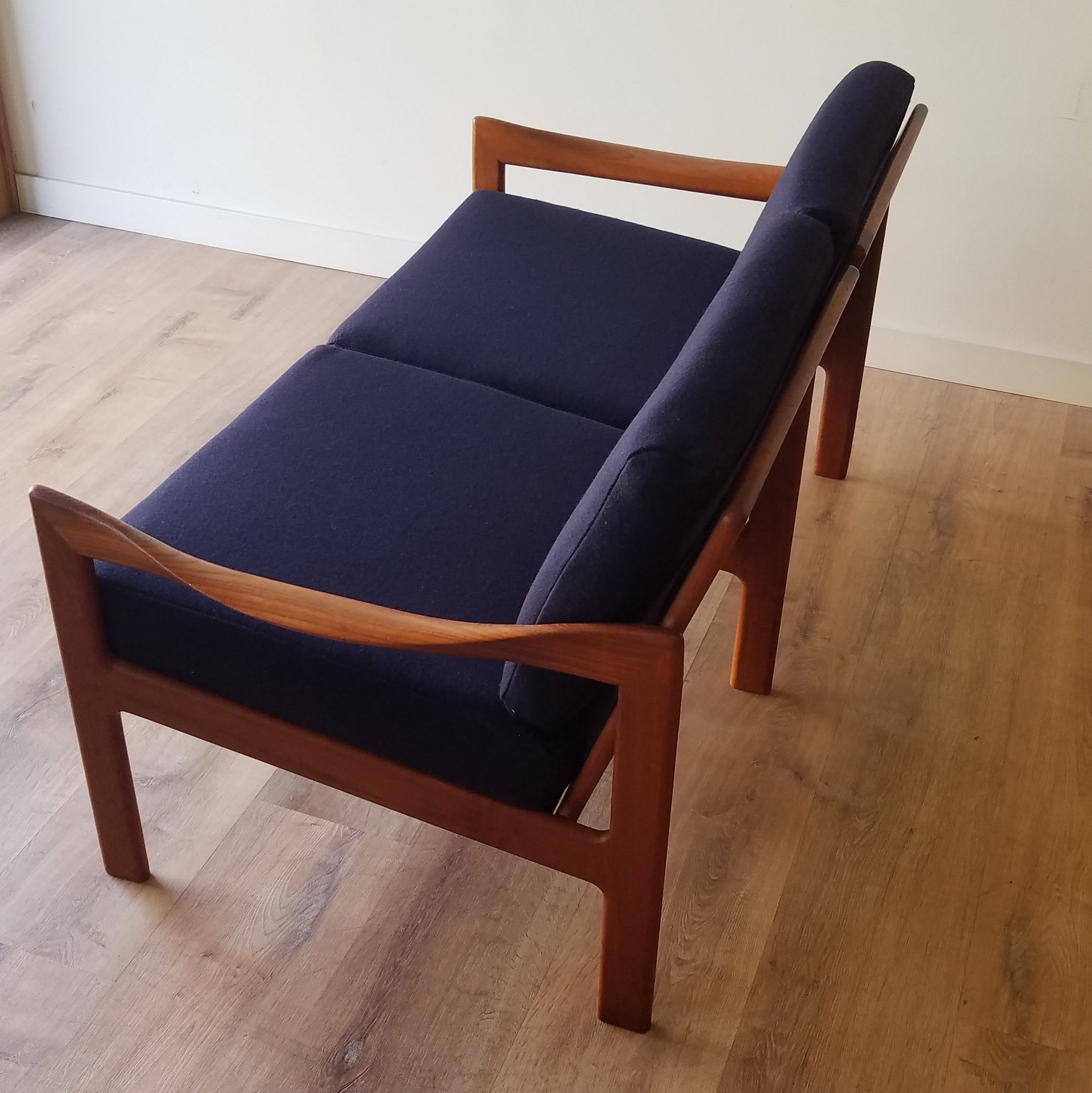 Illum Wikkelsø Loveseat