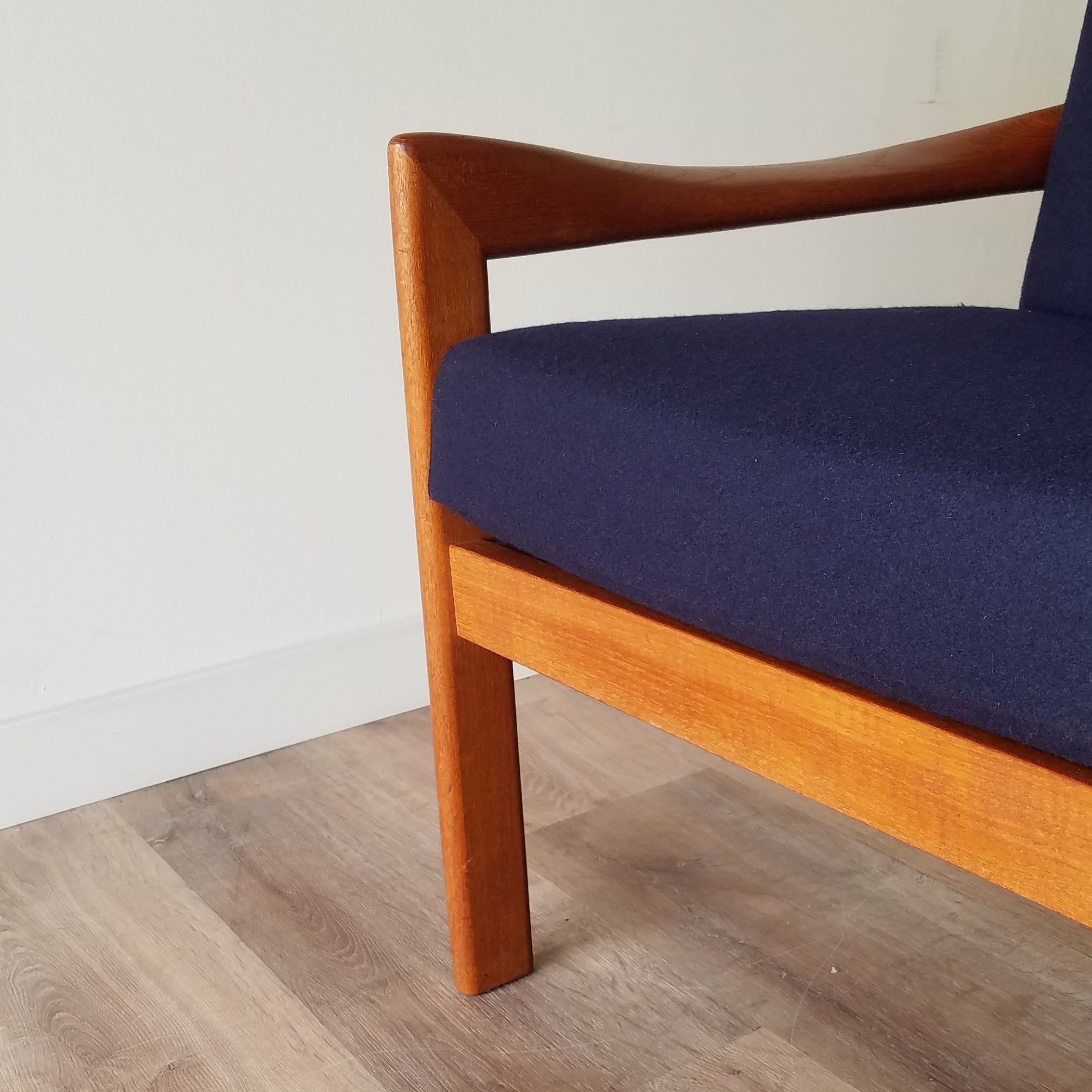 Illum Wikkelsø Loveseat