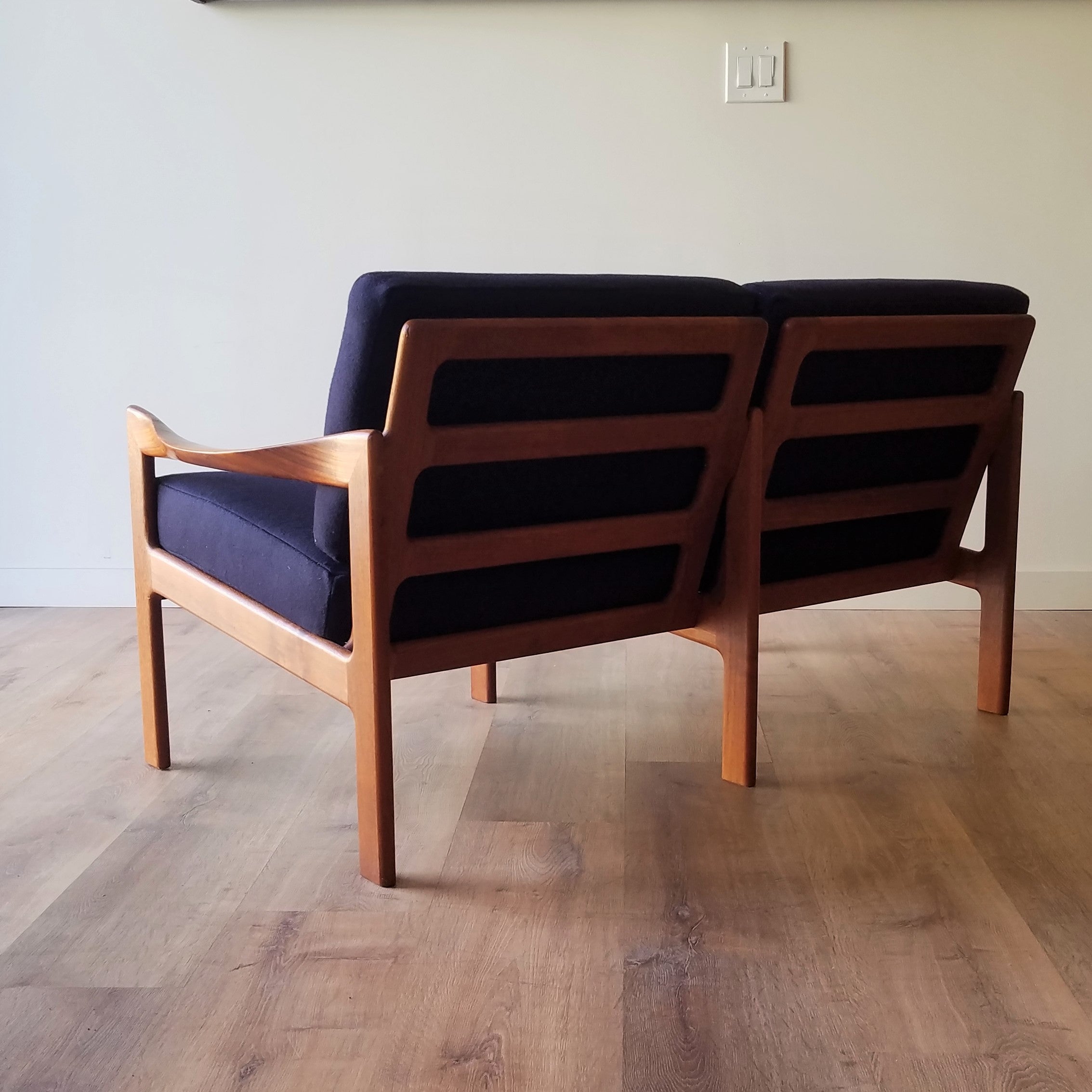 Illum Wikkelsø Loveseat