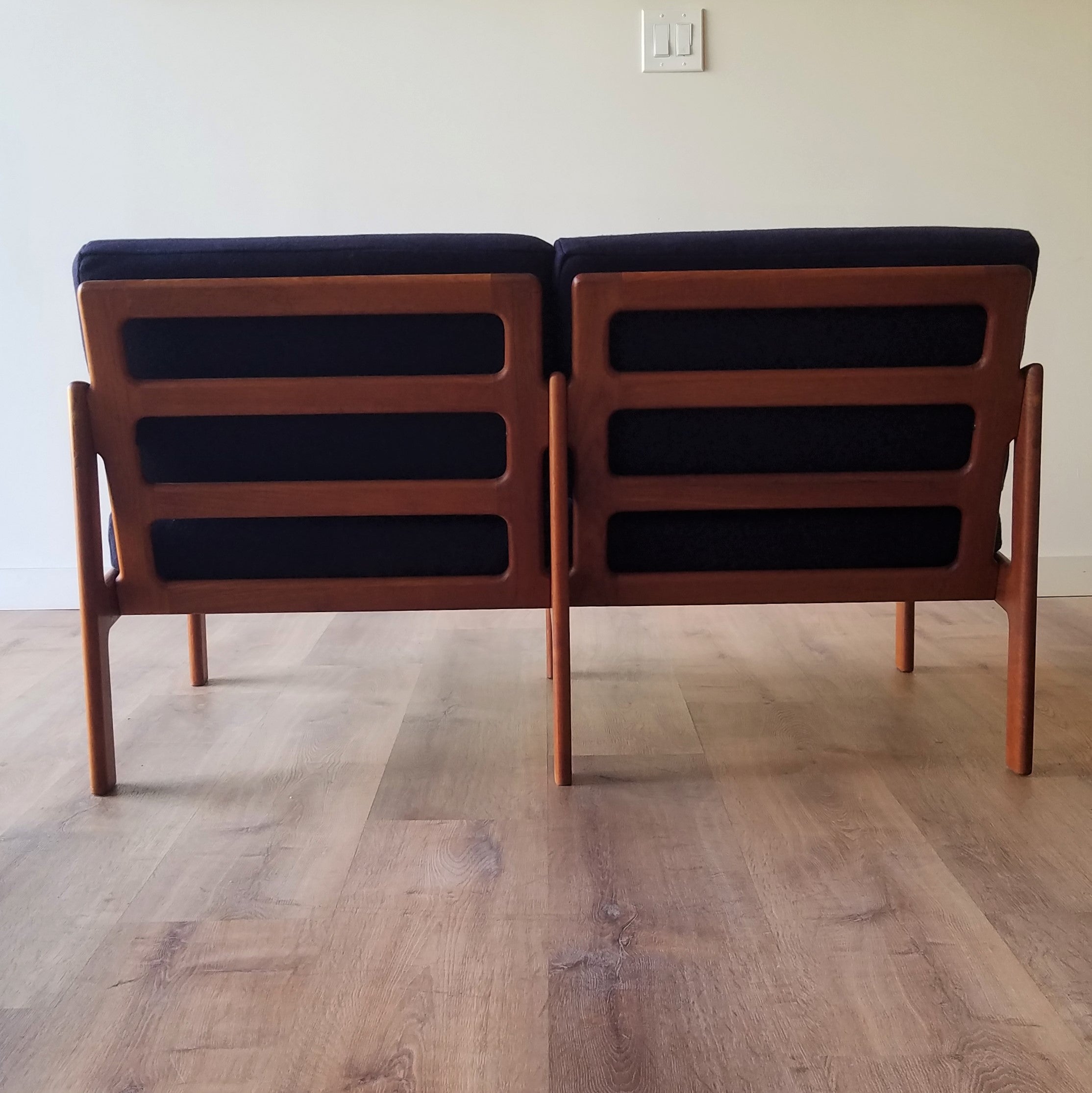 Illum Wikkelsø Loveseat