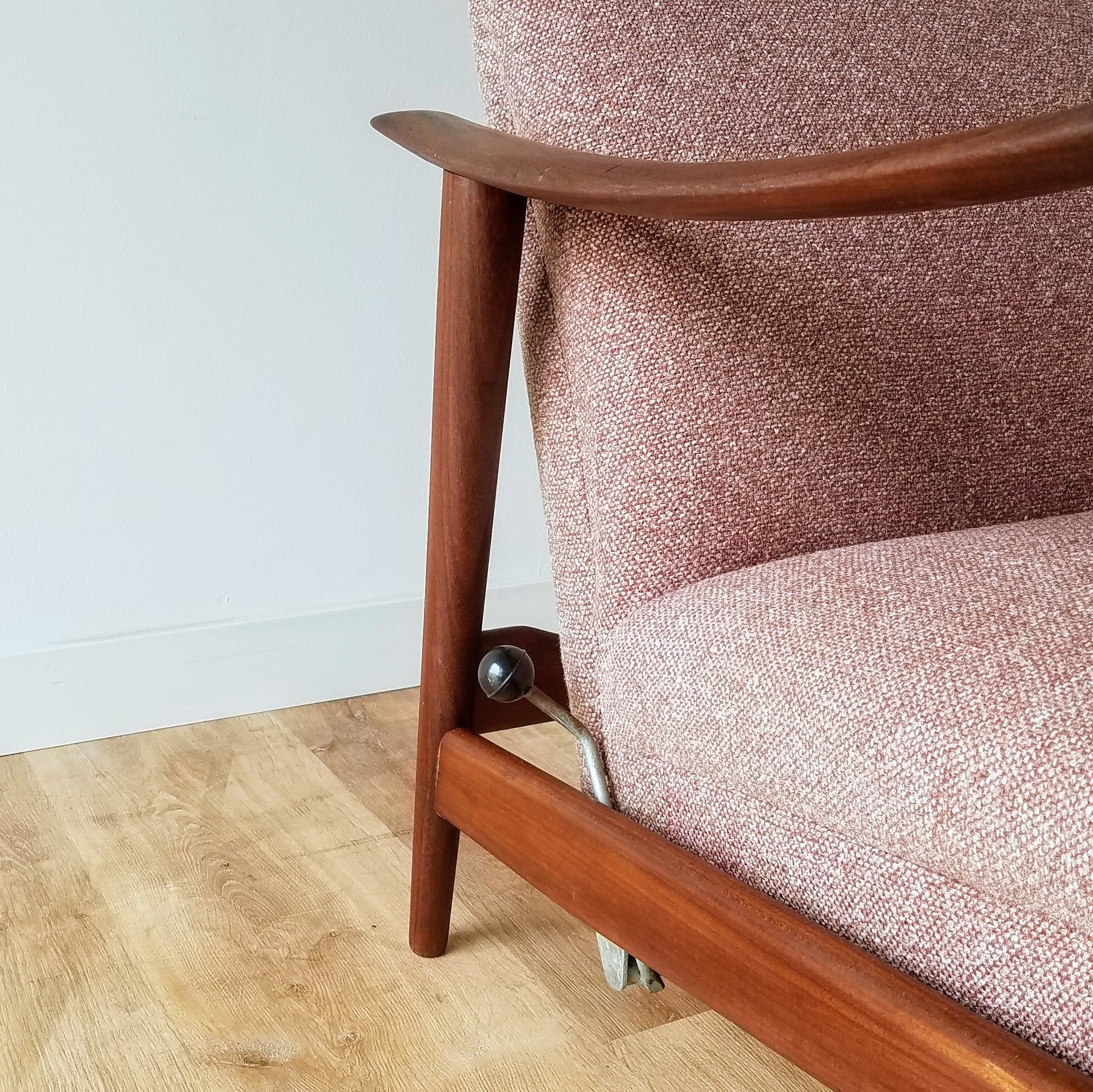 Westnofa Lounge Chair