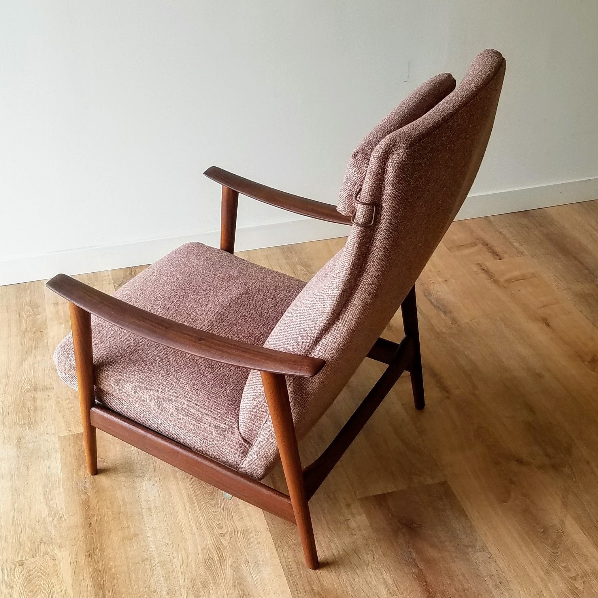 Westnofa Lounge Chair