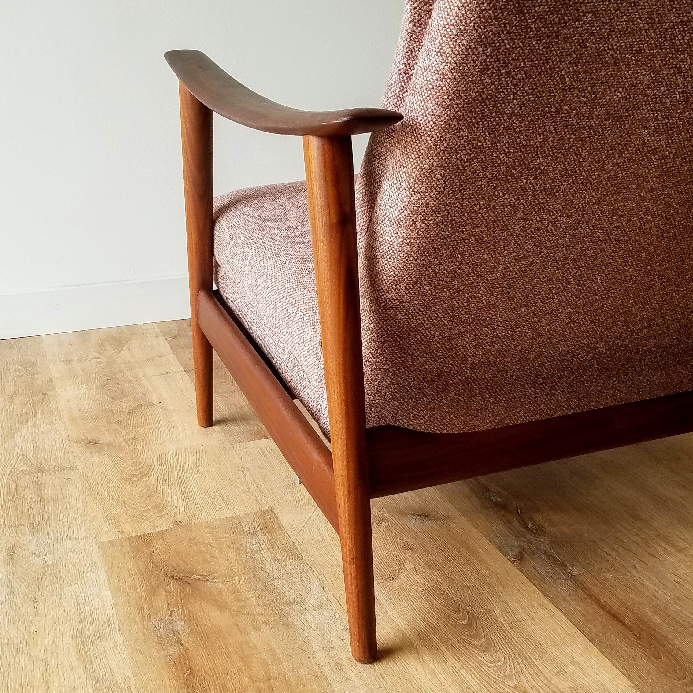 Westnofa Lounge Chair