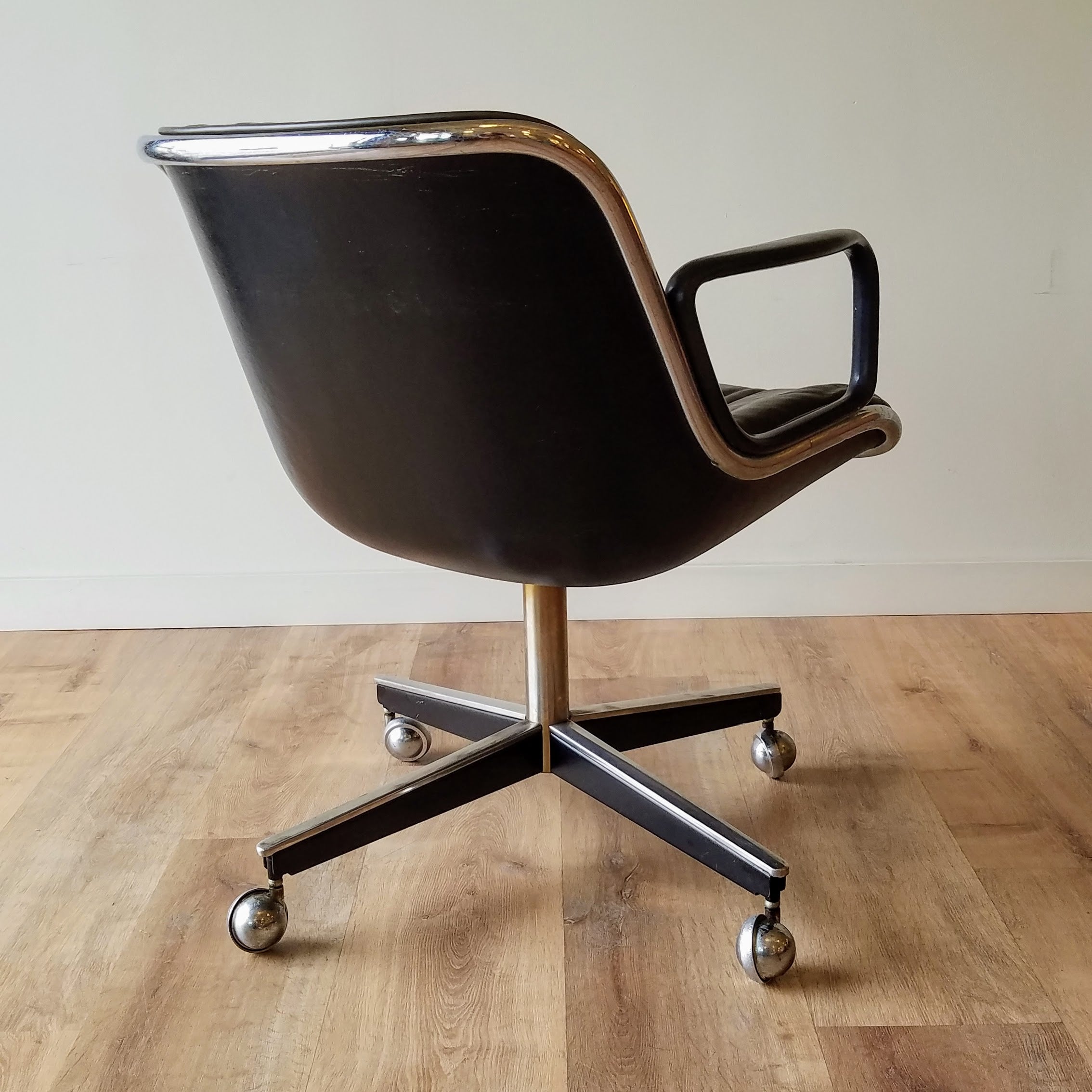 Charles Pollock Executive Office Chair