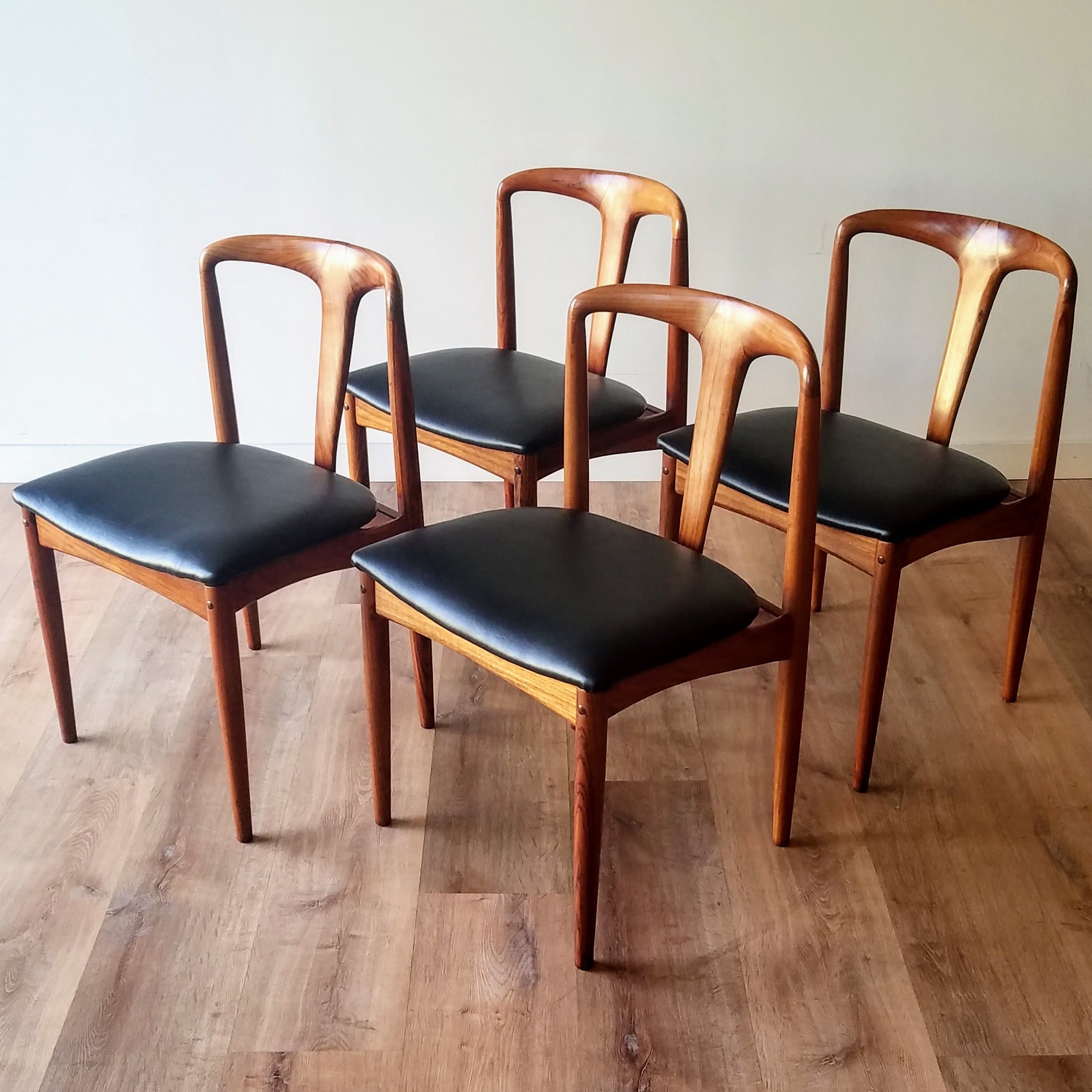 D-Scan Dining Chairs