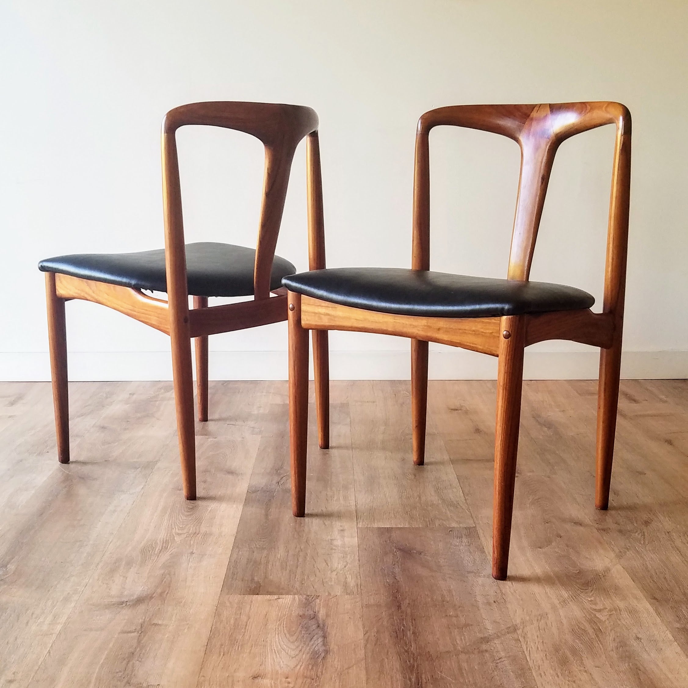 D-Scan Dining Chairs