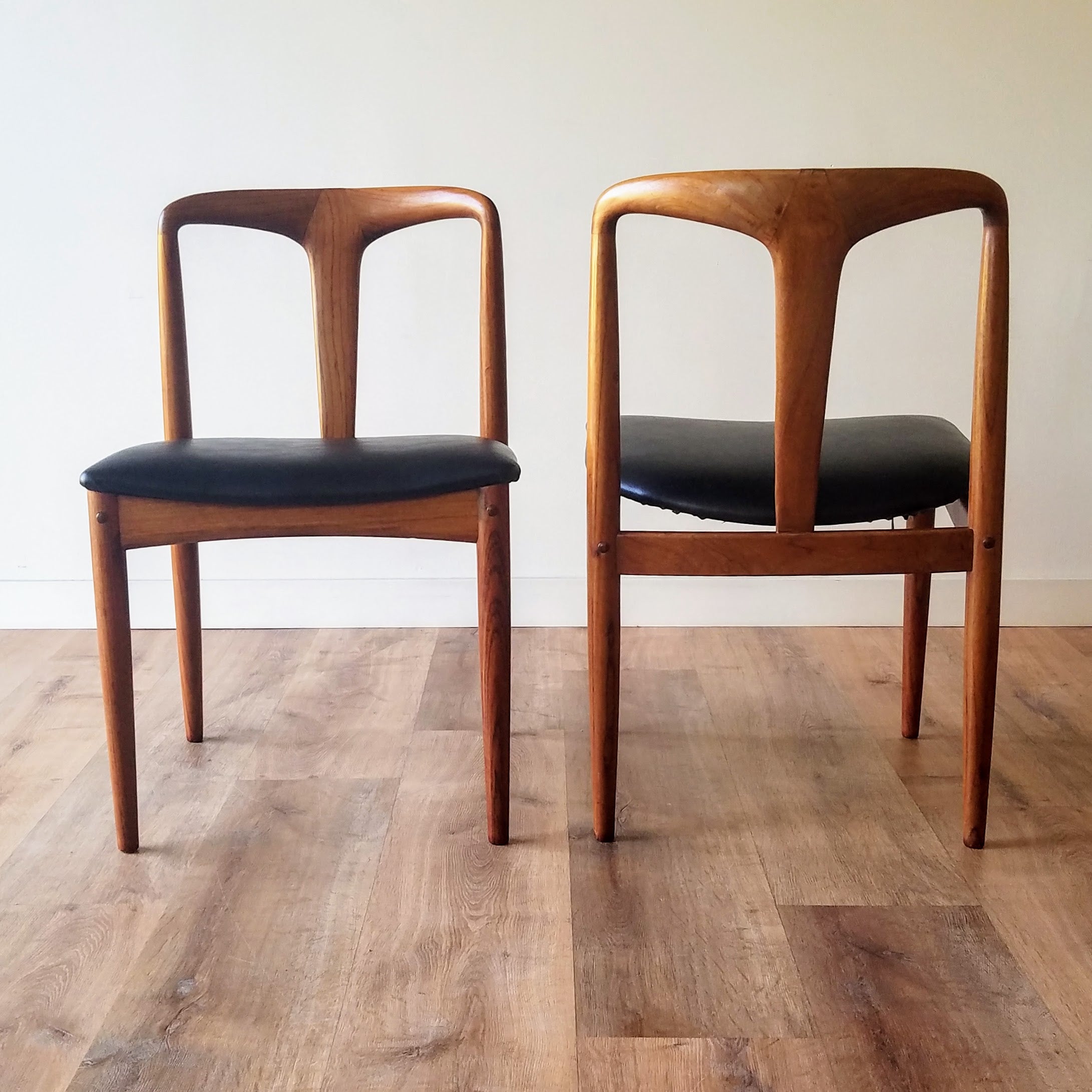 D-Scan Dining Chairs