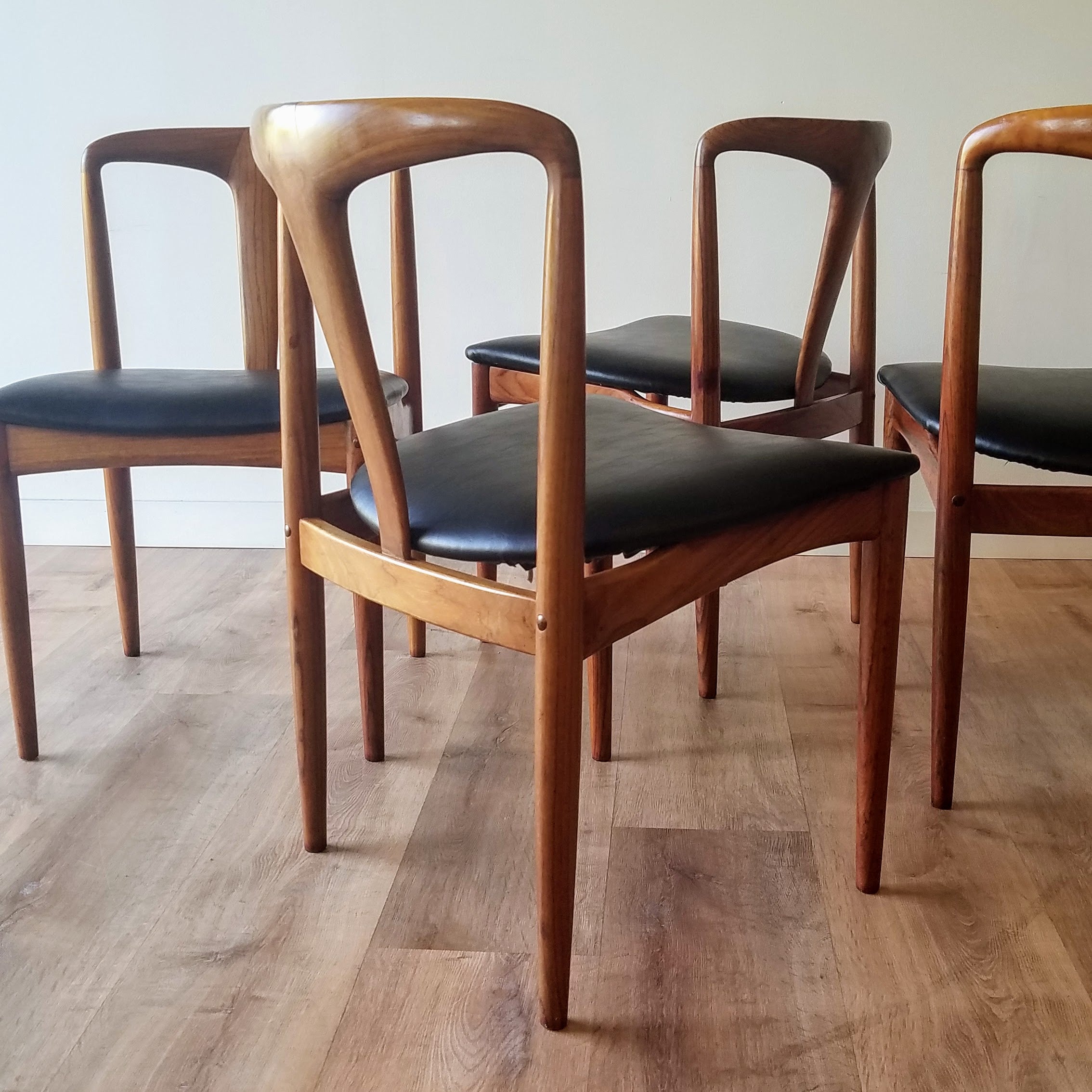 D-Scan Dining Chairs