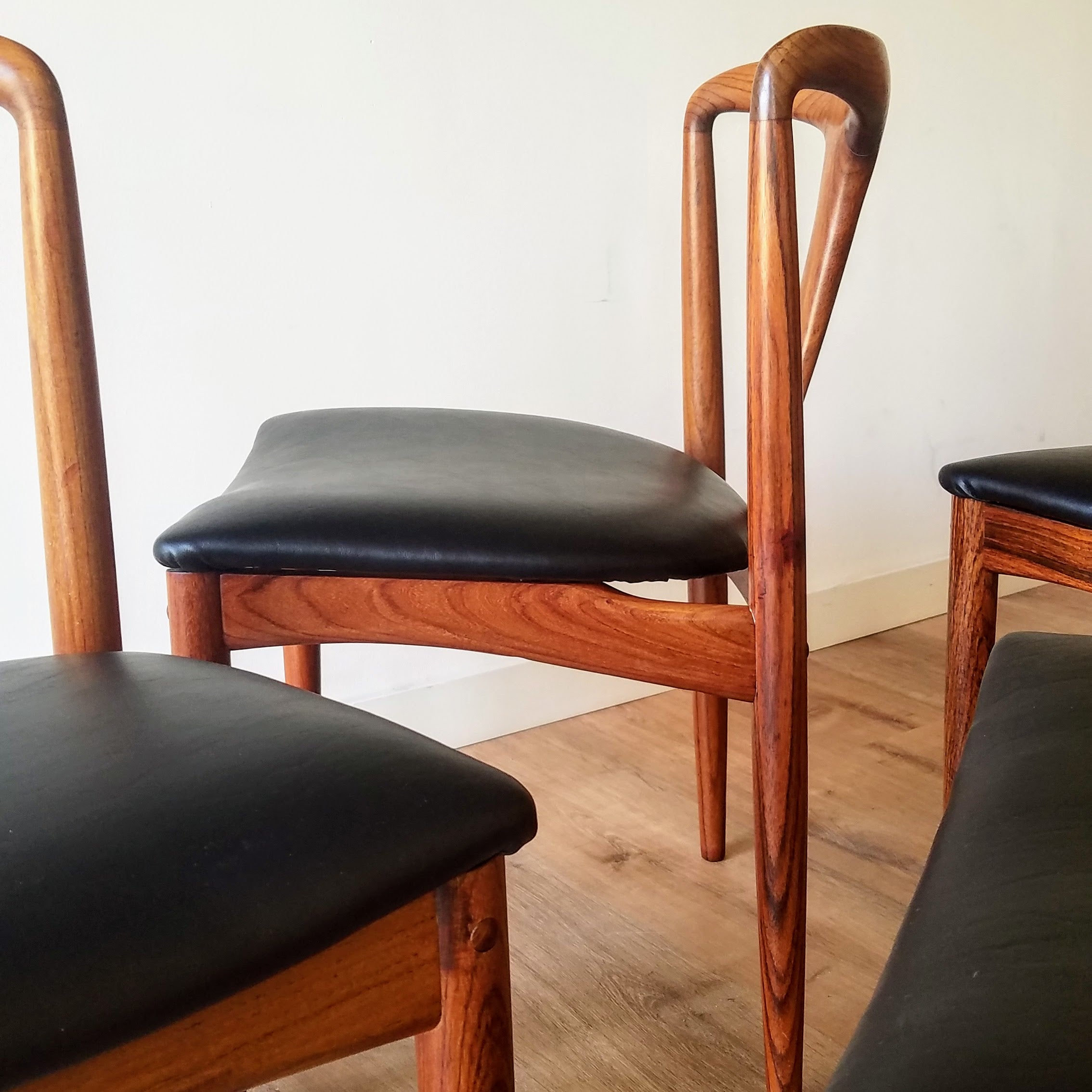 D-Scan Dining Chairs