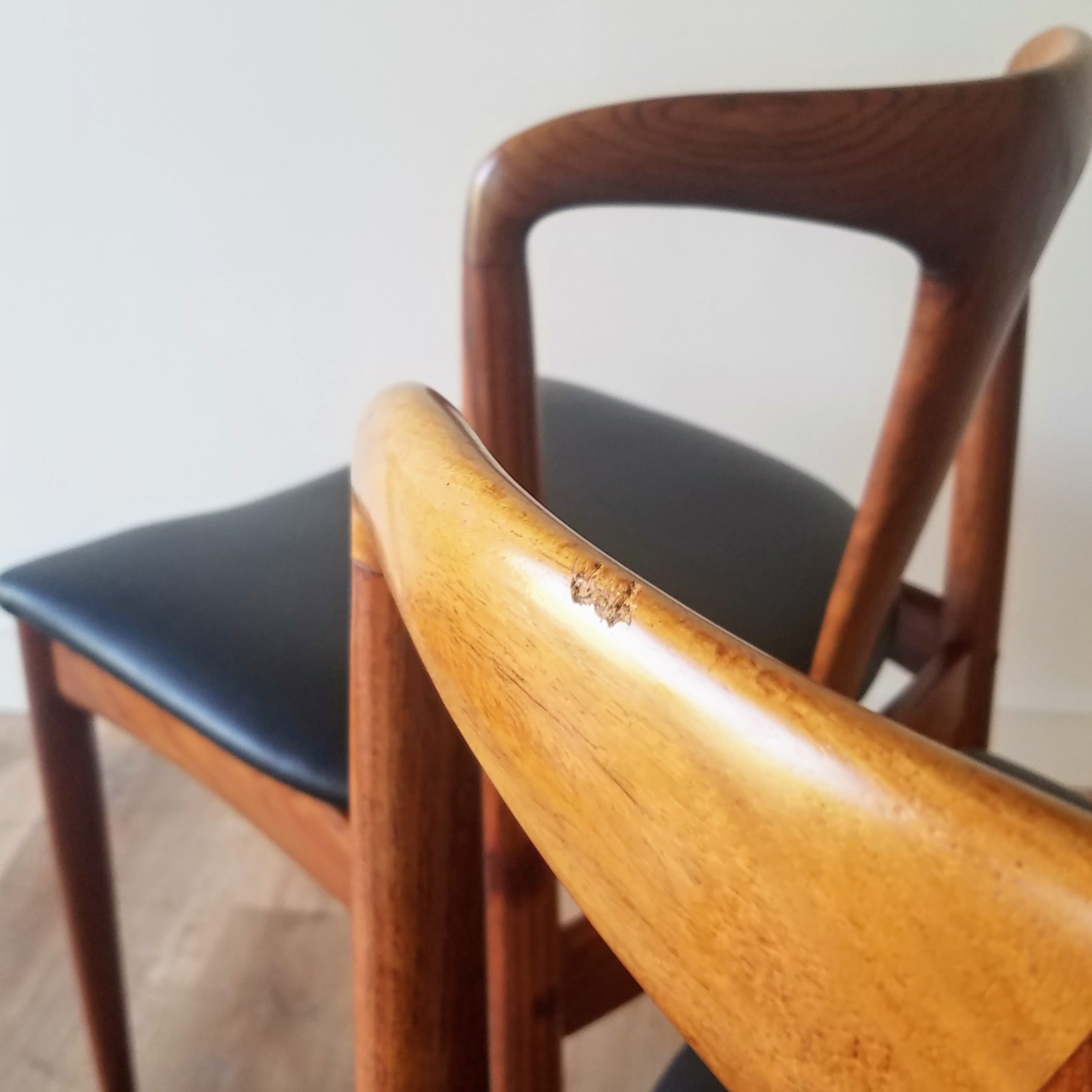 D-Scan Dining Chairs