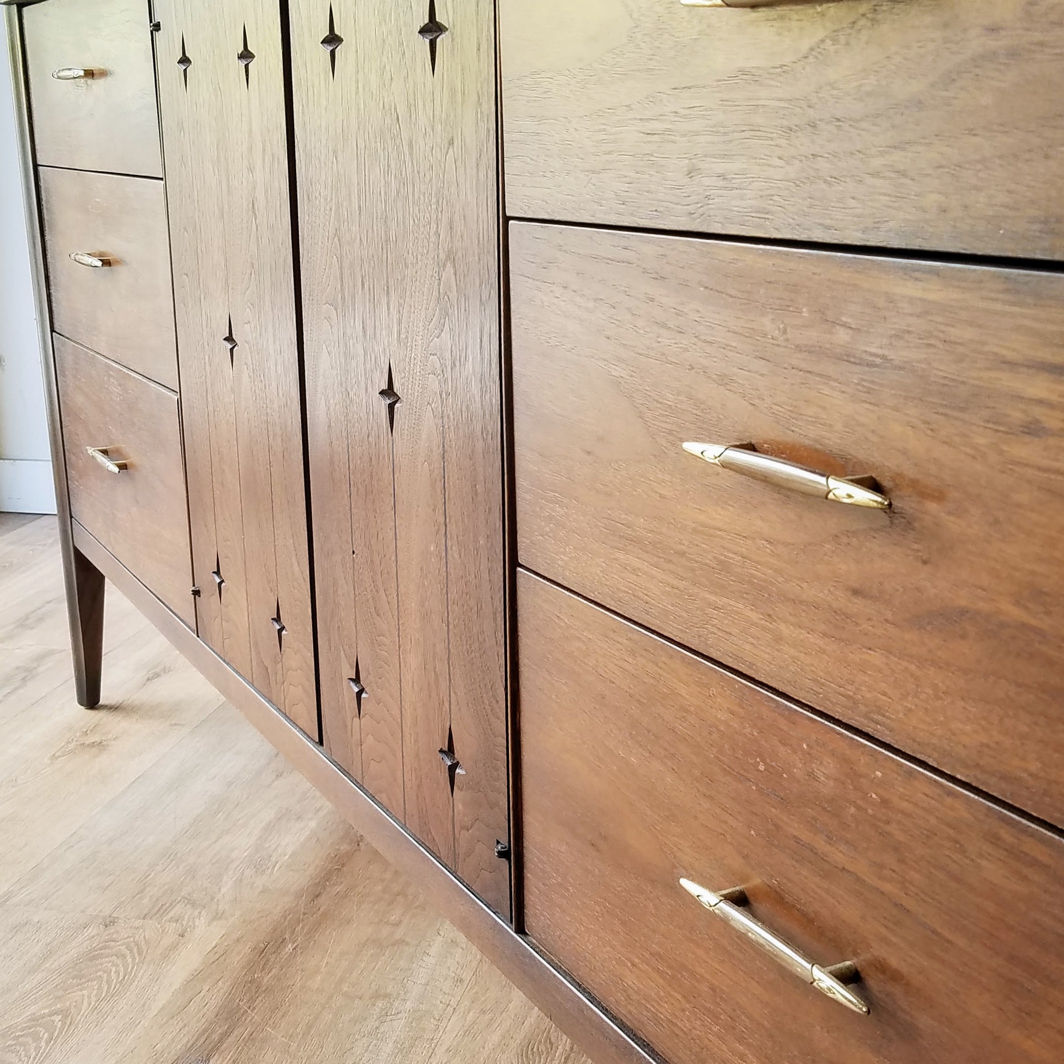 Broyhill 'Saga' Lowboy Dresser