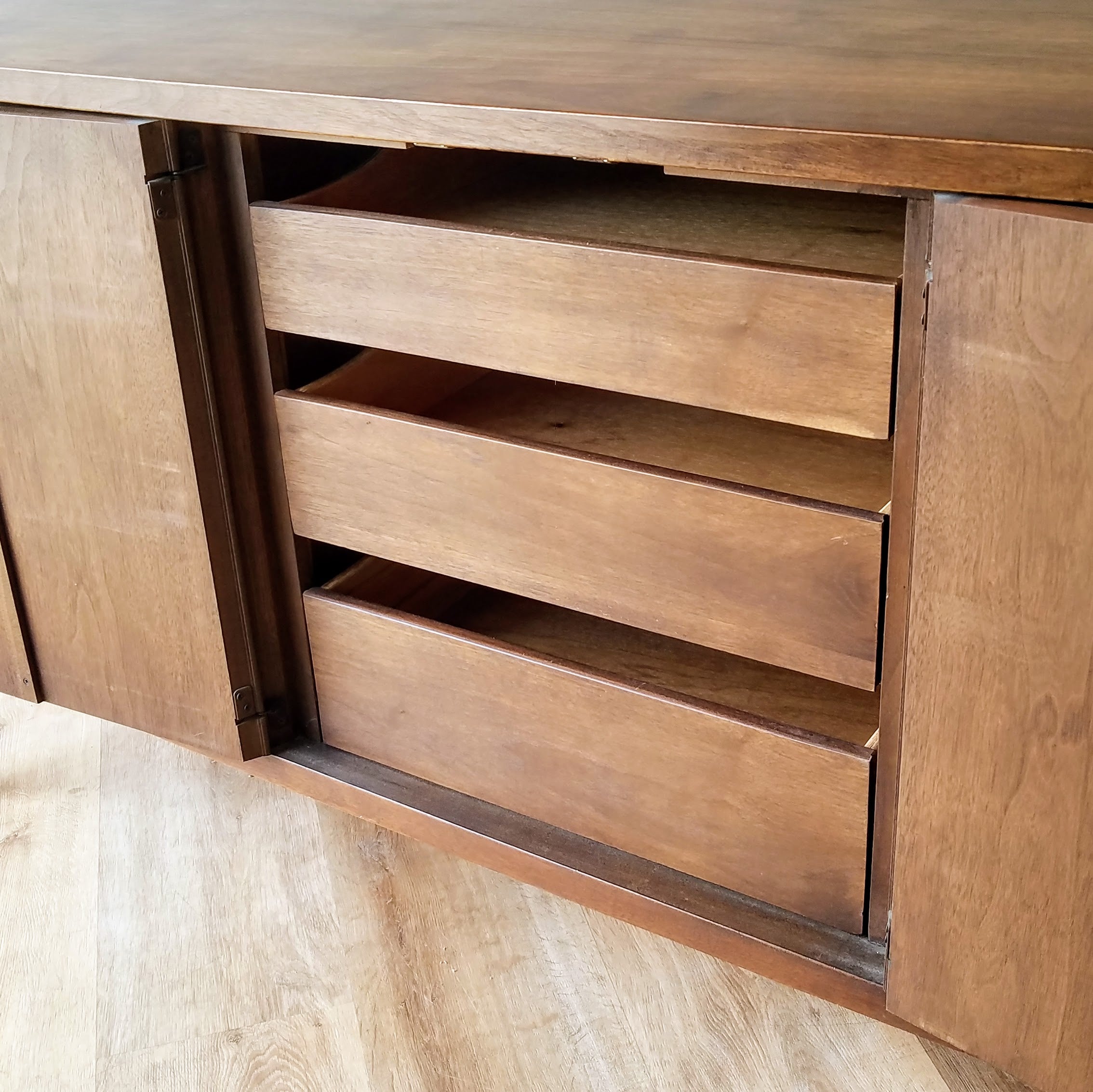 Broyhill 'Saga' Lowboy Dresser