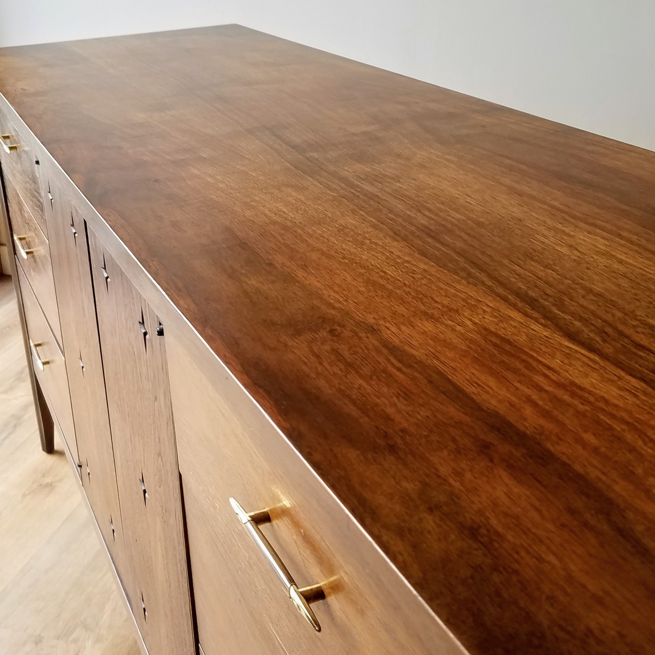 Broyhill 'Saga' Lowboy Dresser