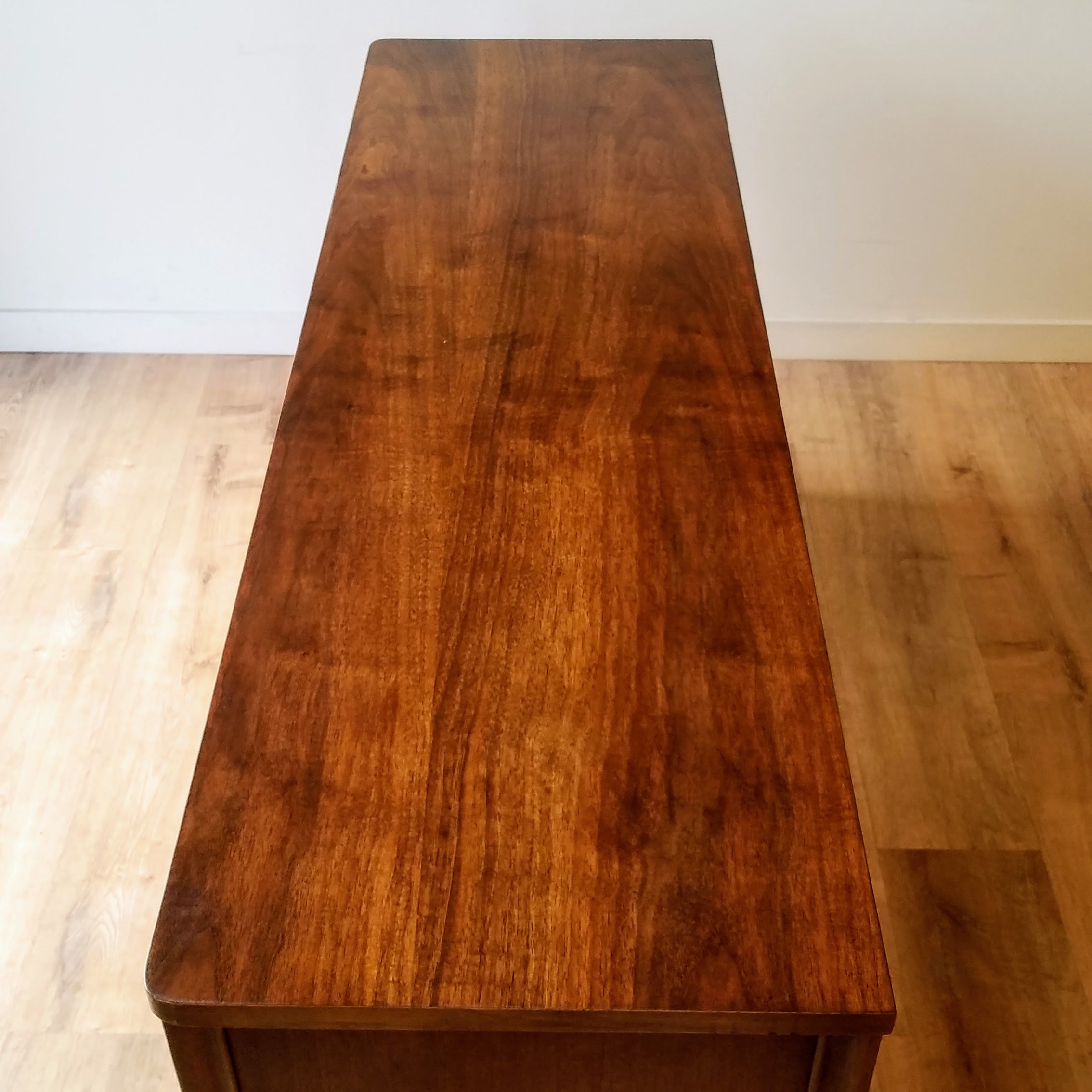 Broyhill 'Saga' Lowboy Dresser