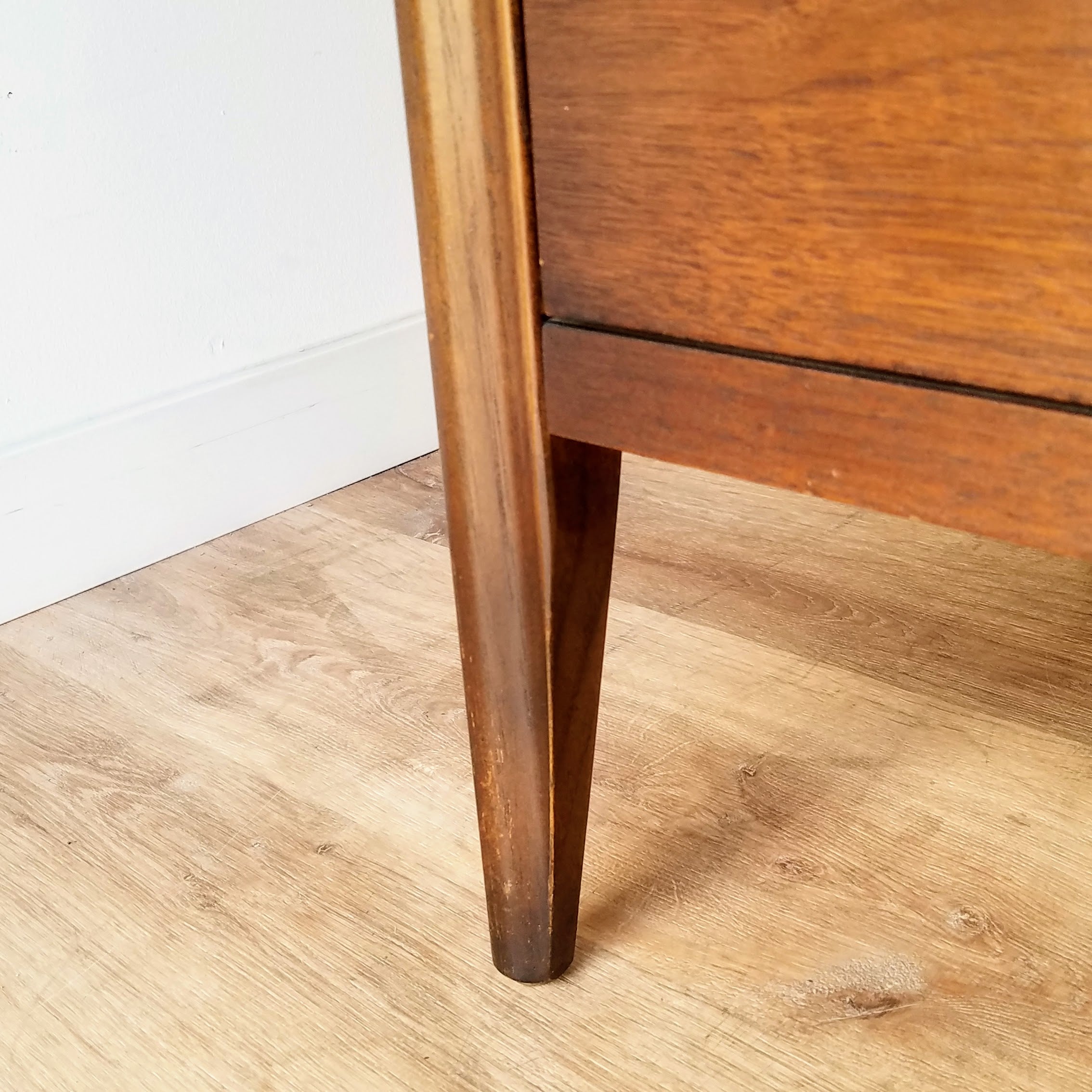 Broyhill 'Saga' Lowboy Dresser
