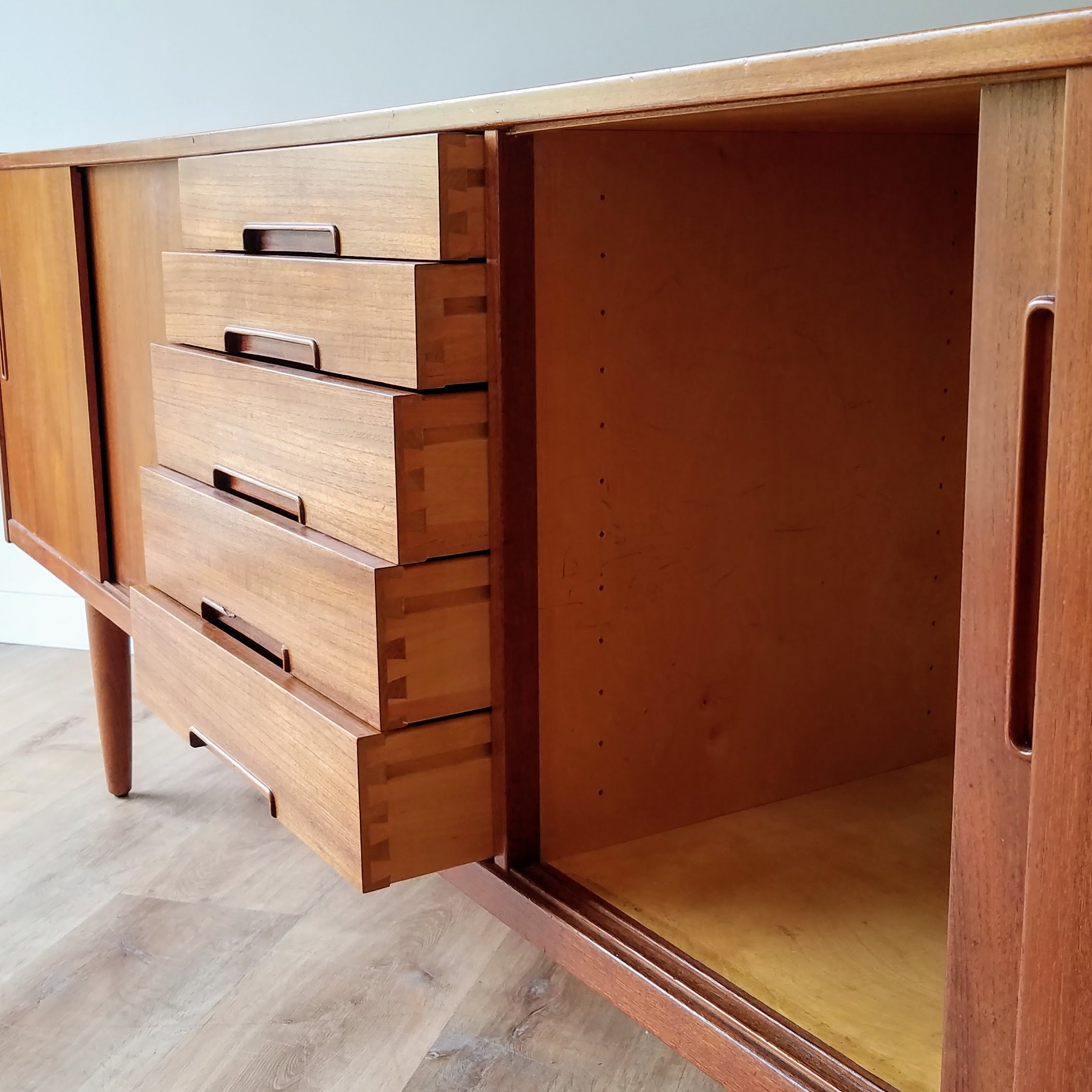 Nils Jonsson Credenza