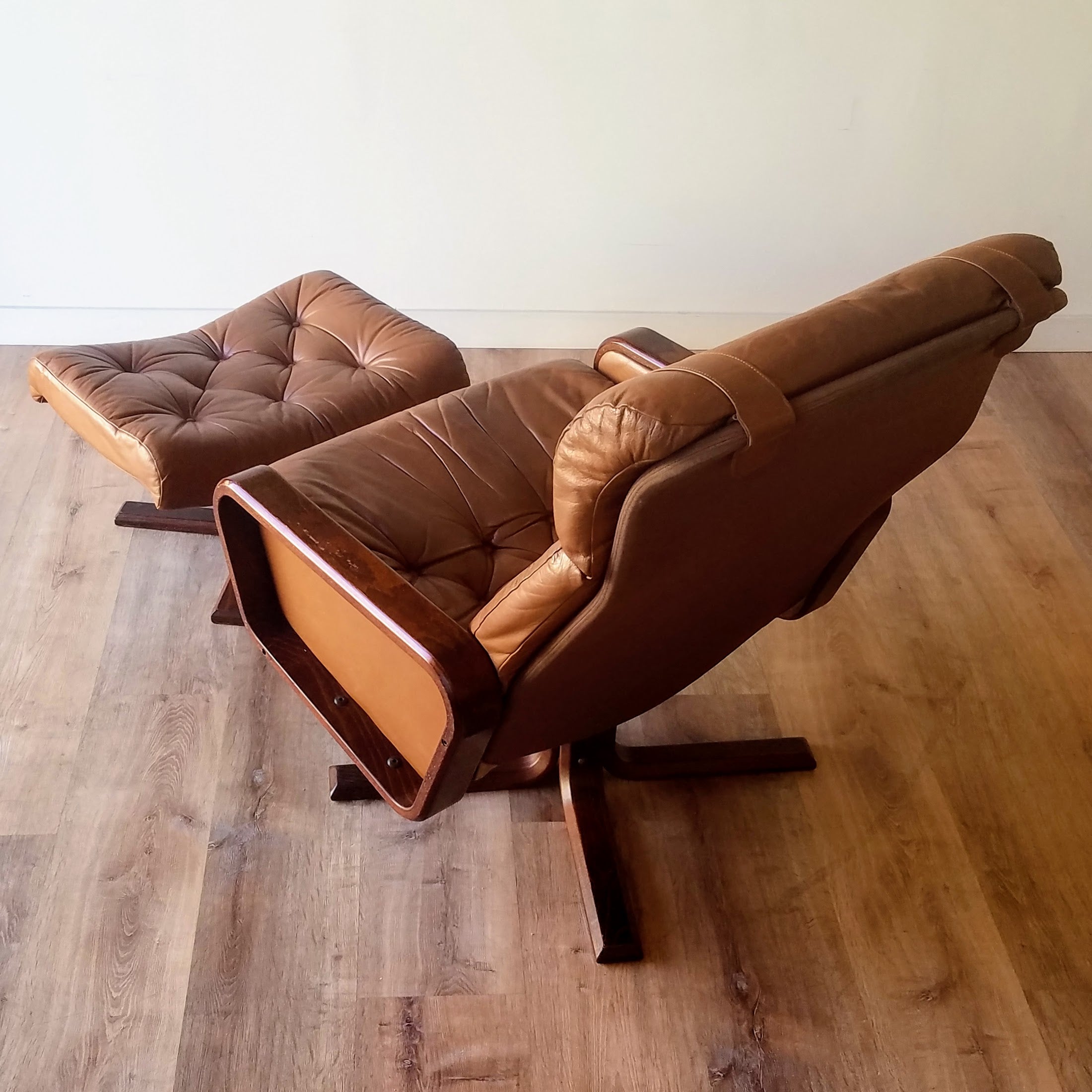 Vatne Mobler Recliner + Ottoman