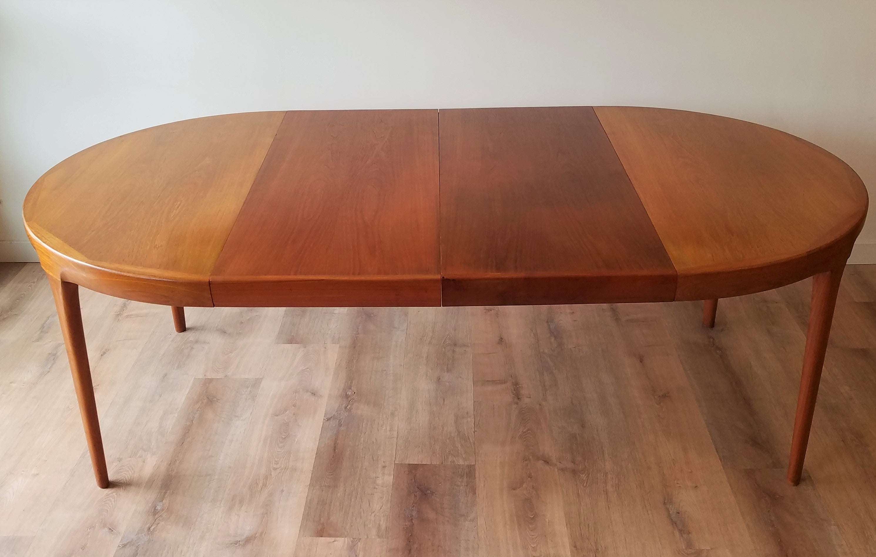 lb Kofod-Larsen Round Dining Table
