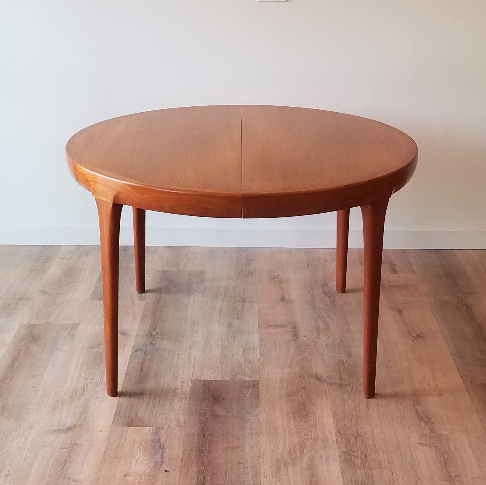 lb Kofod-Larsen Round Dining Table