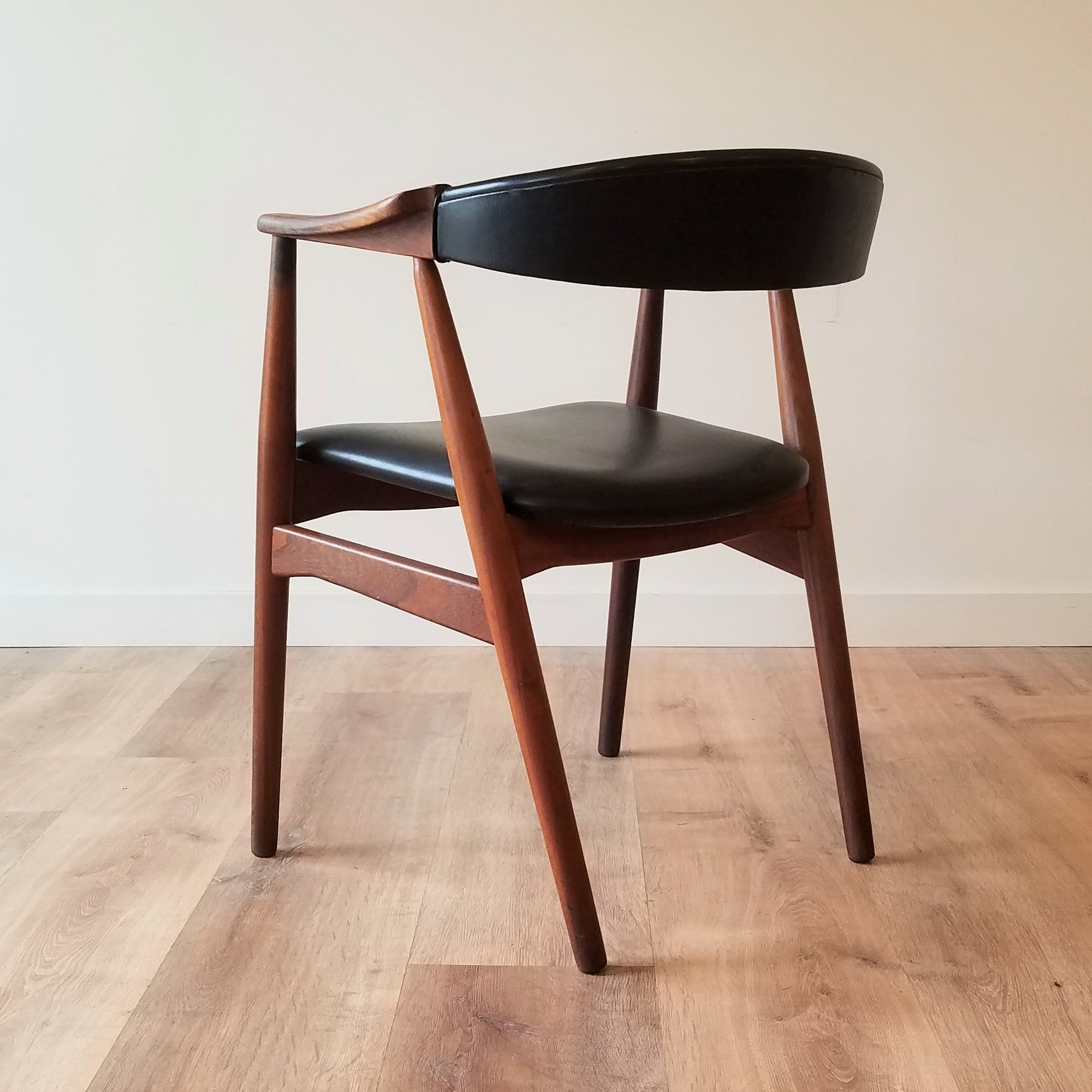 Thomase Harlev Model 213 Side Chair