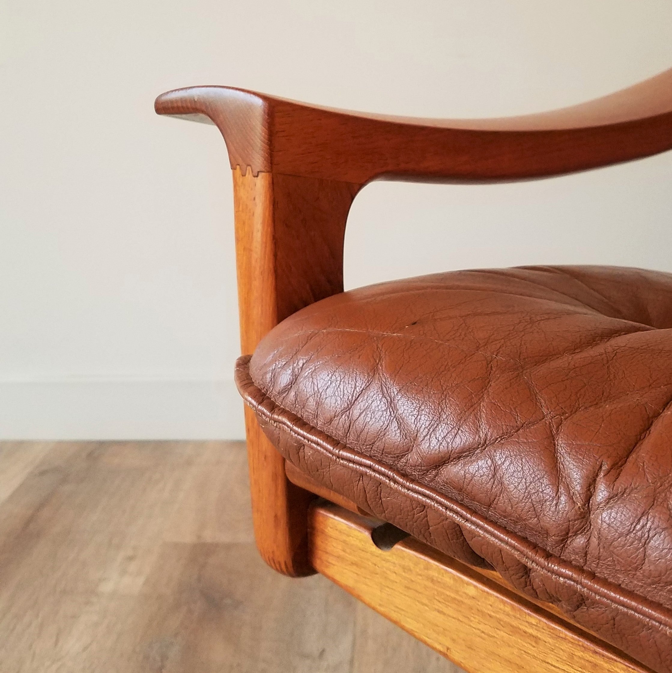 Lied Mobler Leather Swivel Recliner with Ottoman