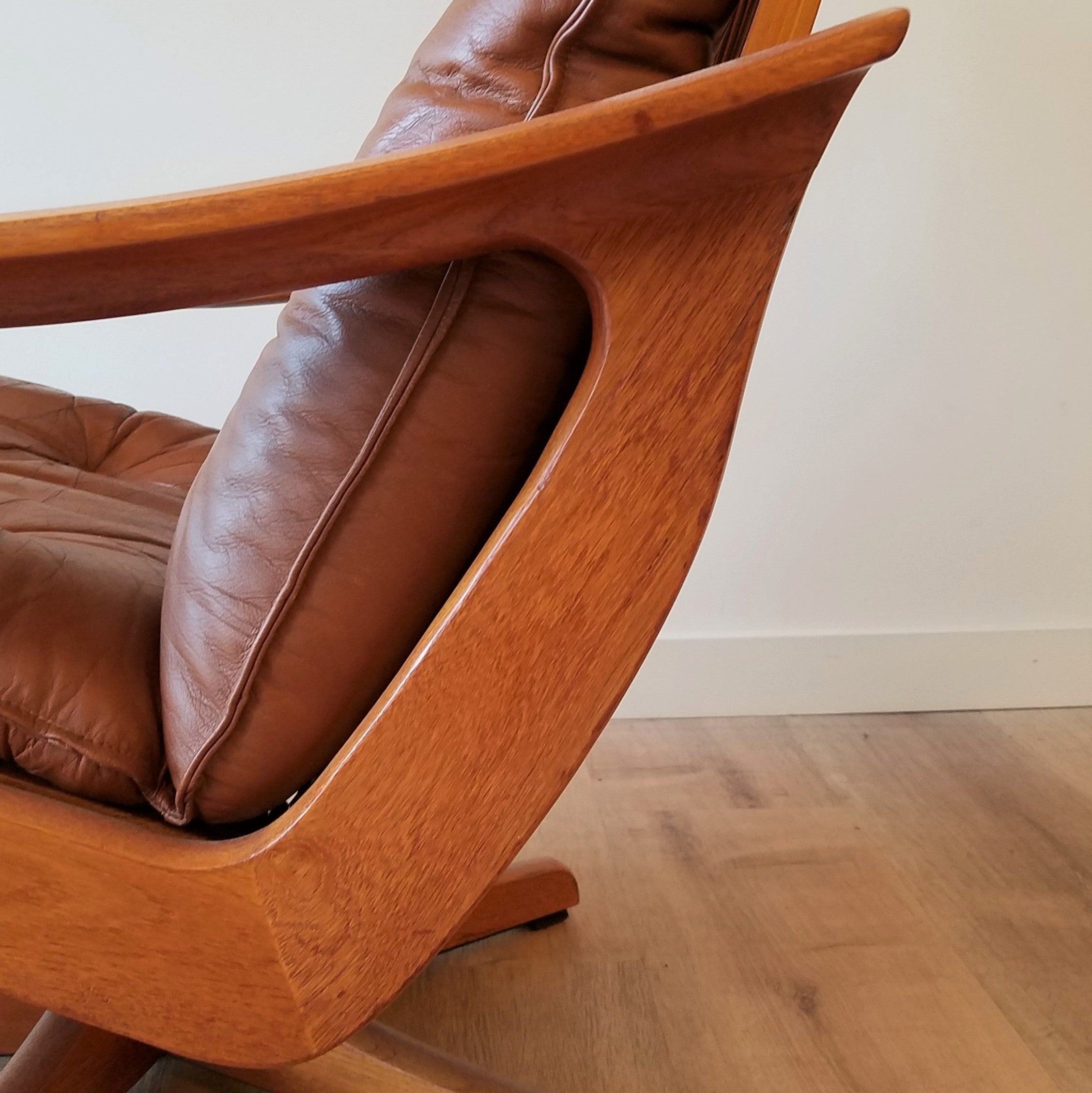 Lied Mobler Leather Swivel Recliner with Ottoman