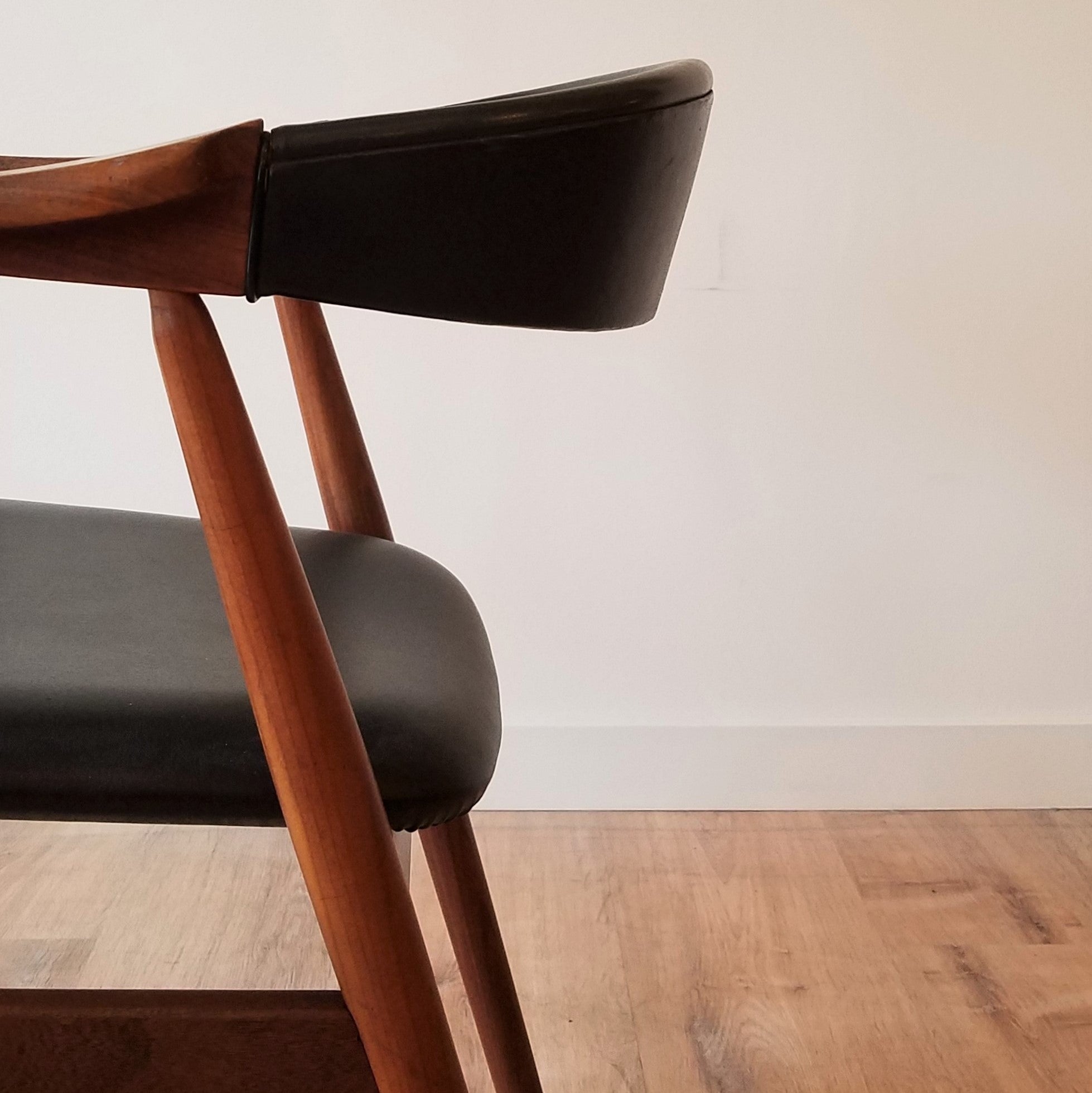 Thomase Harlev Model 213 Side Chair