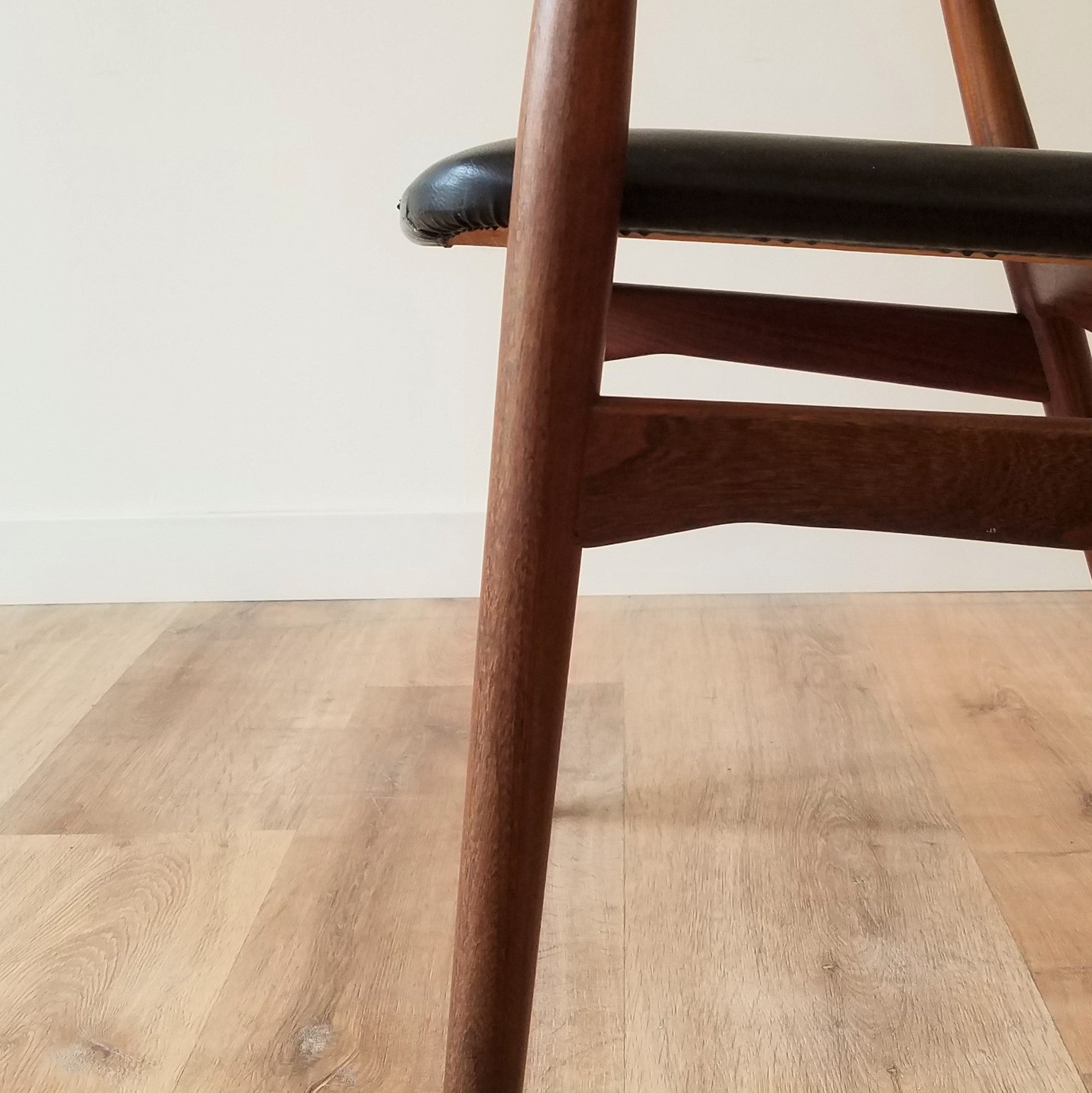 Thomase Harlev Model 213 Side Chair