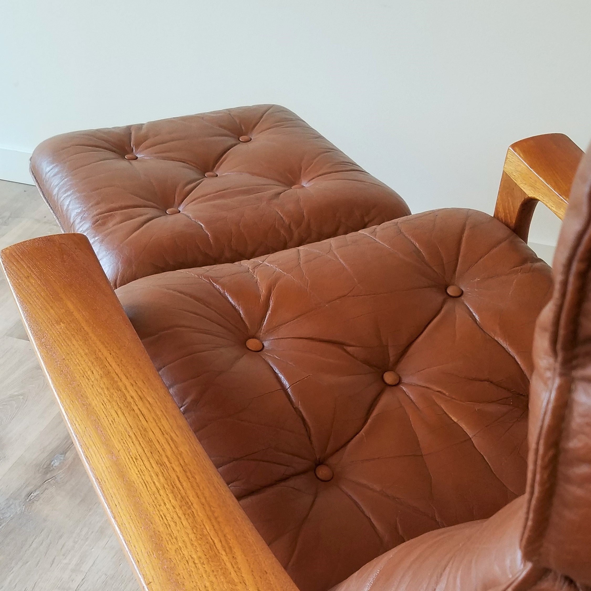 Lied Mobler Leather Swivel Recliner with Ottoman